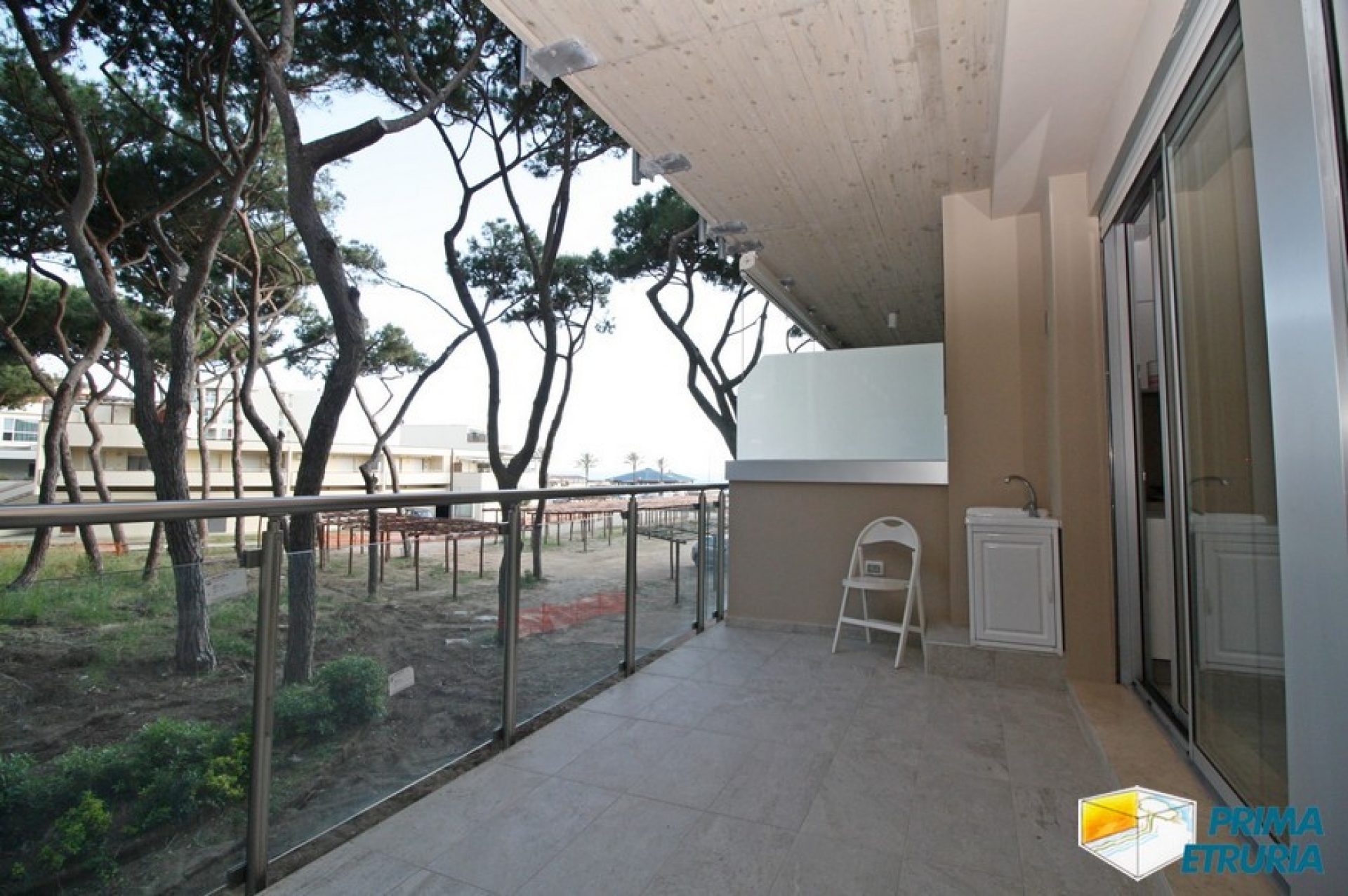BILOCALE RISTRUTTURATO CON BELLISSIMA VISTA SUL MARE - ZONA ROSMARINA 