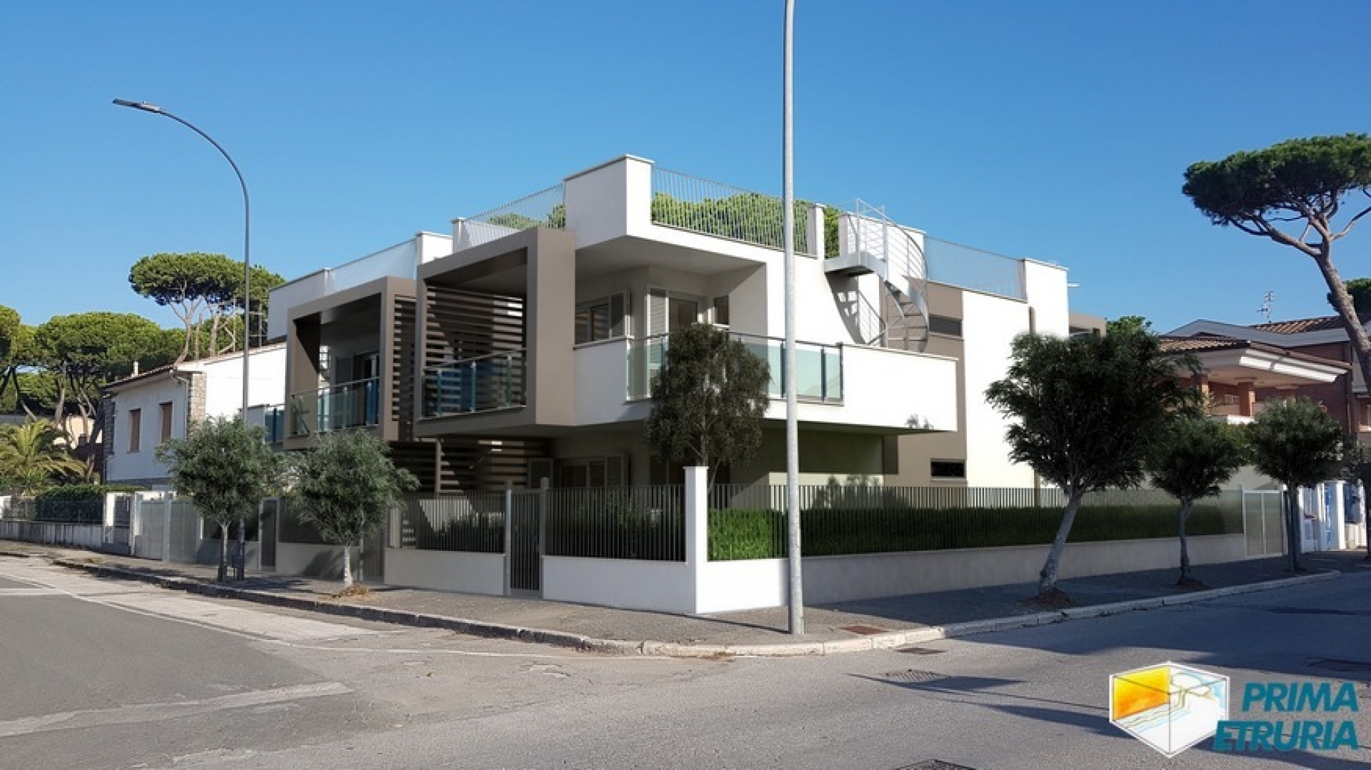 FANTASTICO TRILOCALE CON GIARDINO A DUE PASSI DAL MARE - ZONA ROSMARINA -
