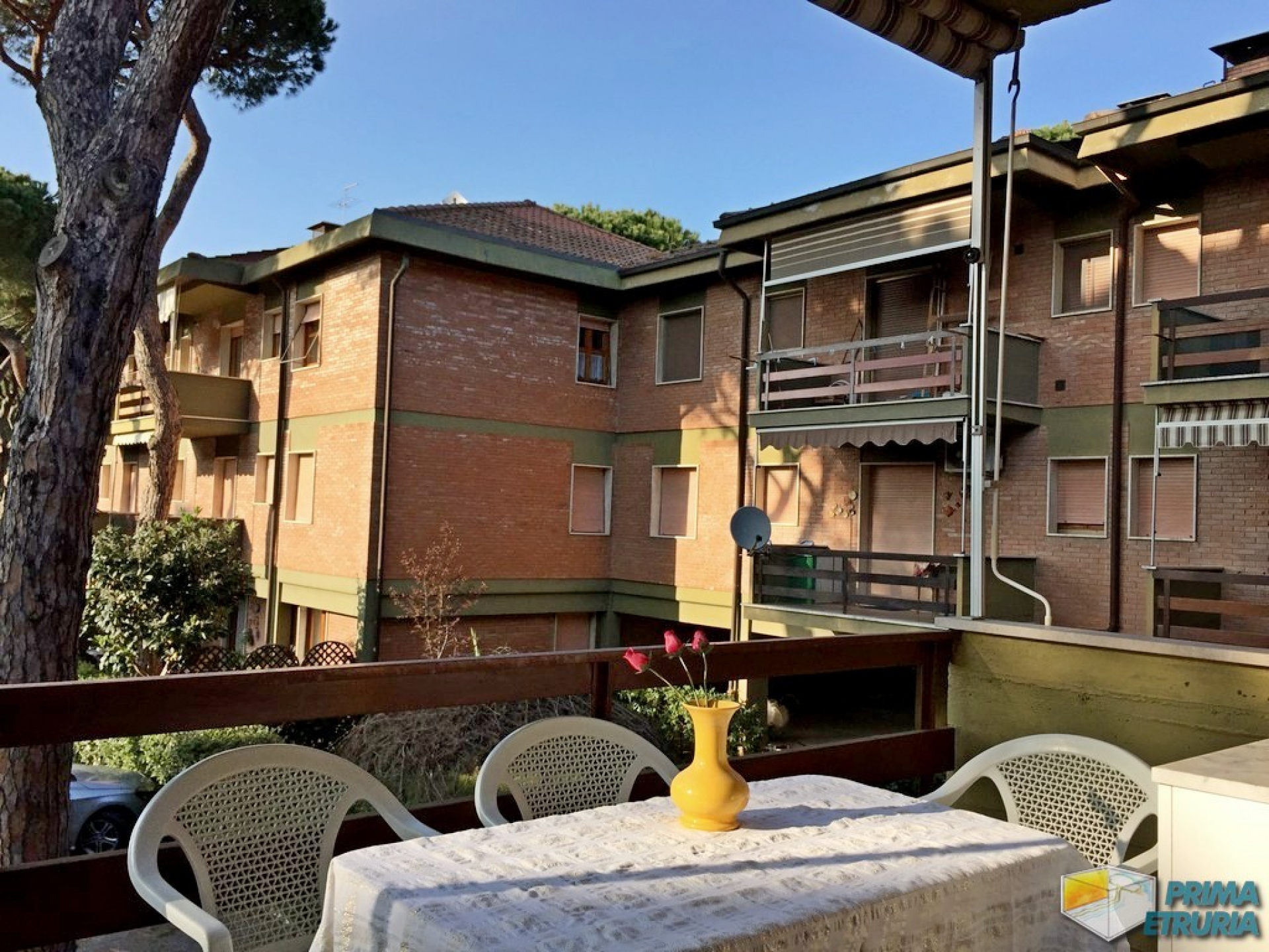 VENDESI TRILOCALE VIA ANICHINI 6 - ZONA CENTRO -