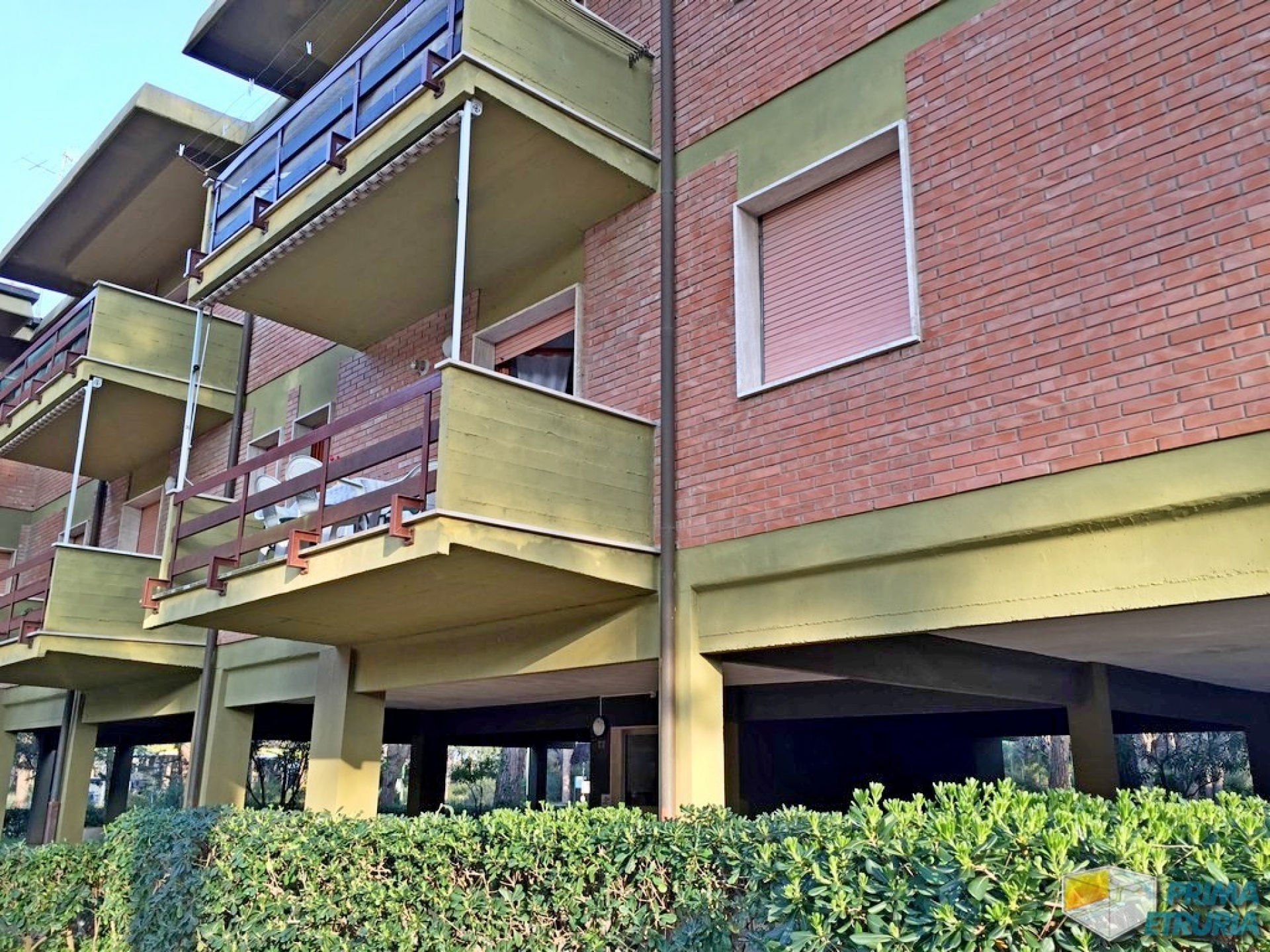 VENDESI TRILOCALE VIA ANICHINI 6 - ZONA CENTRO -