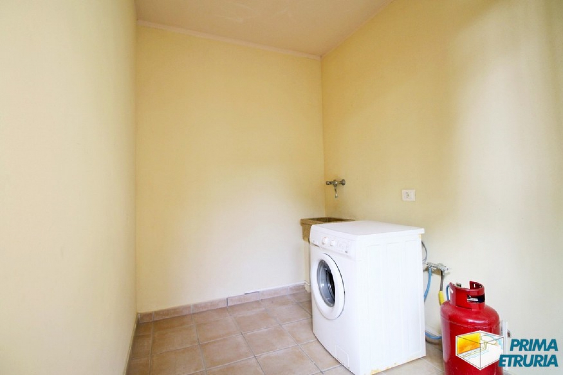 FANTASTICO BILOCALE CON AMPIA TERRAZZA - ZONA ROSMARINA -