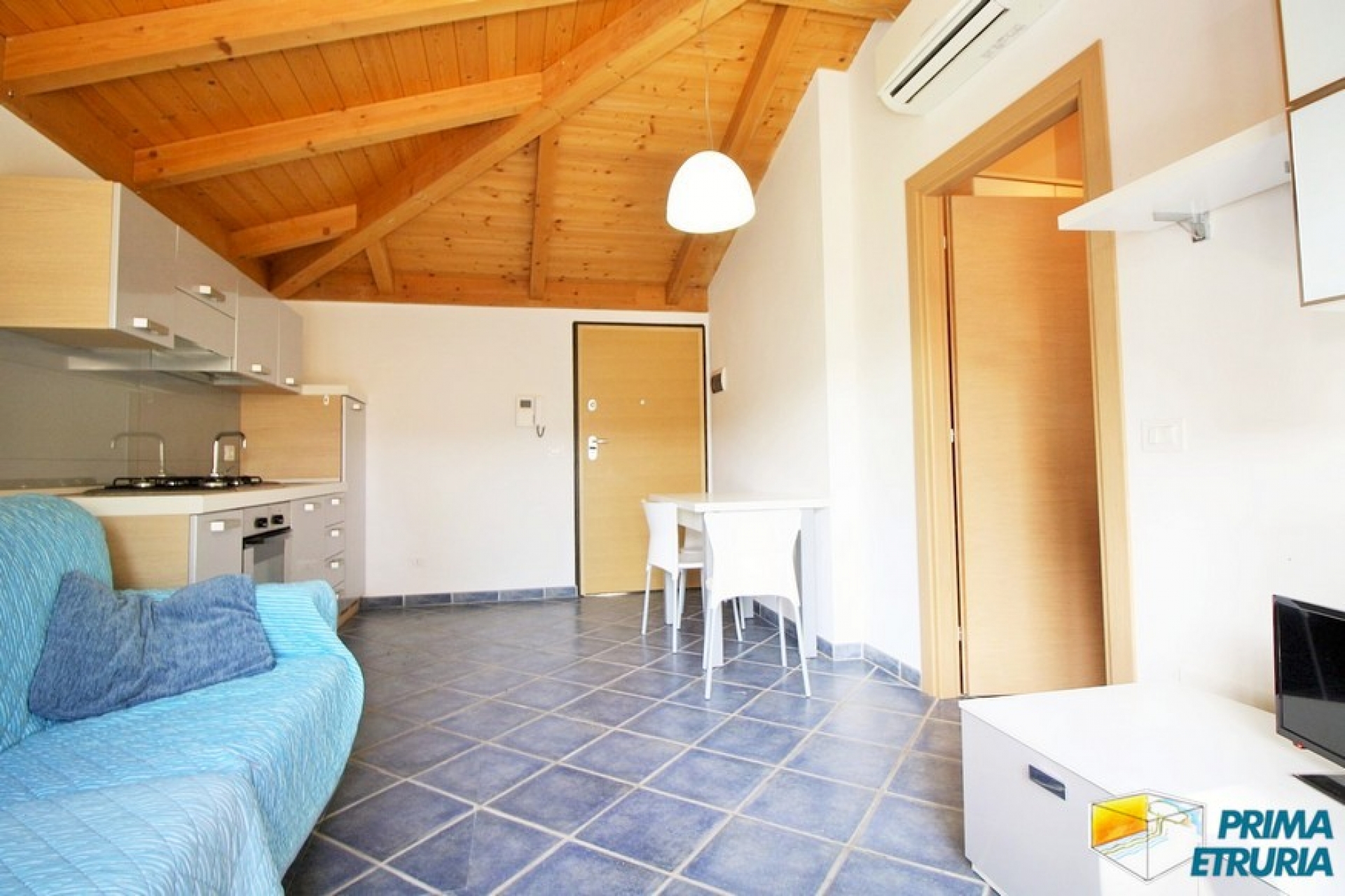 FANTASTICO BILOCALE CON BELLISSIMO SOLARIUM - ZONA ROSMARINA -