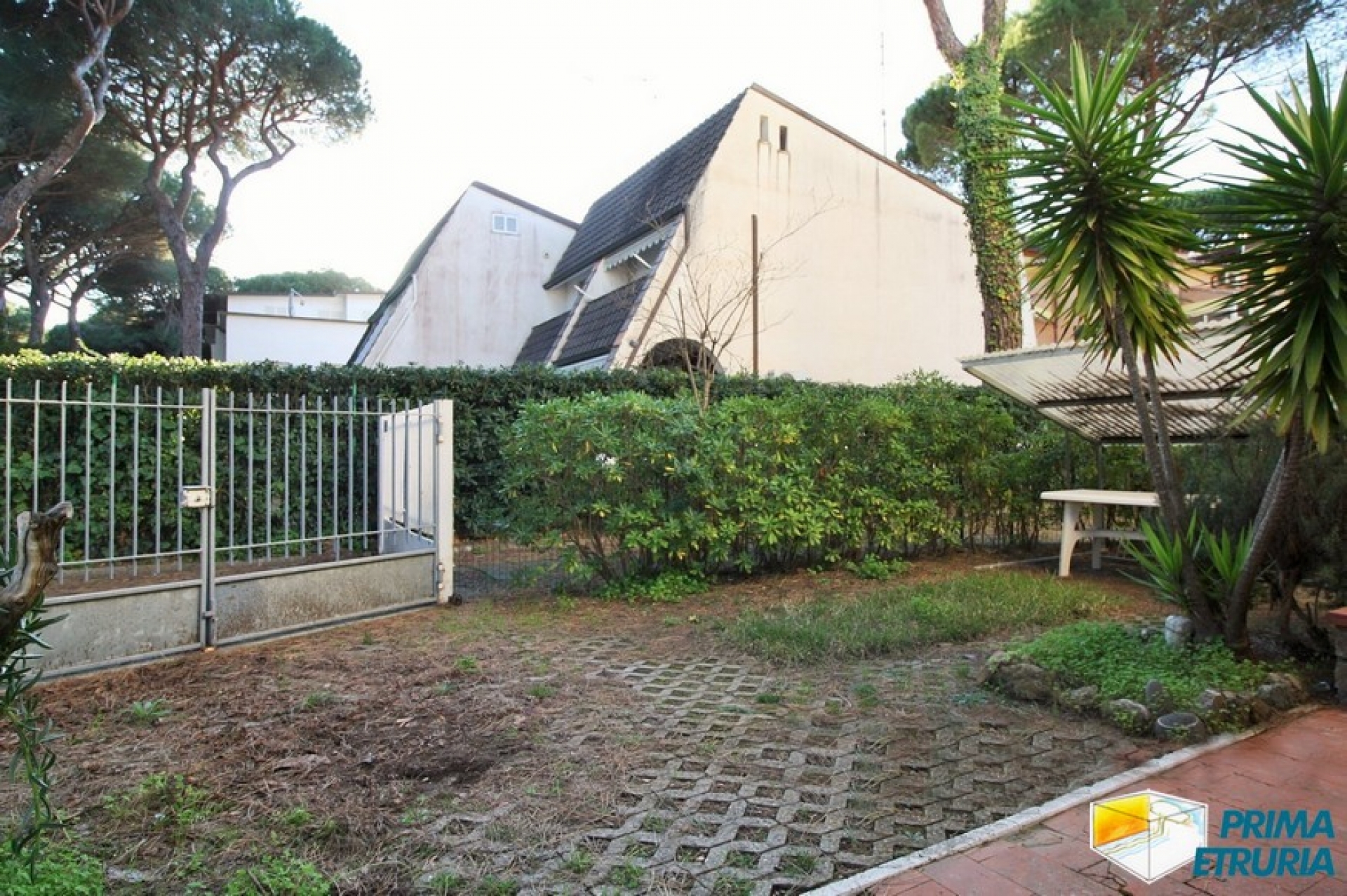 BELLISSIMA VILLETTA A SCHIERA IN VIA DELLA LAVANDA - ZONA ROSMARINA -