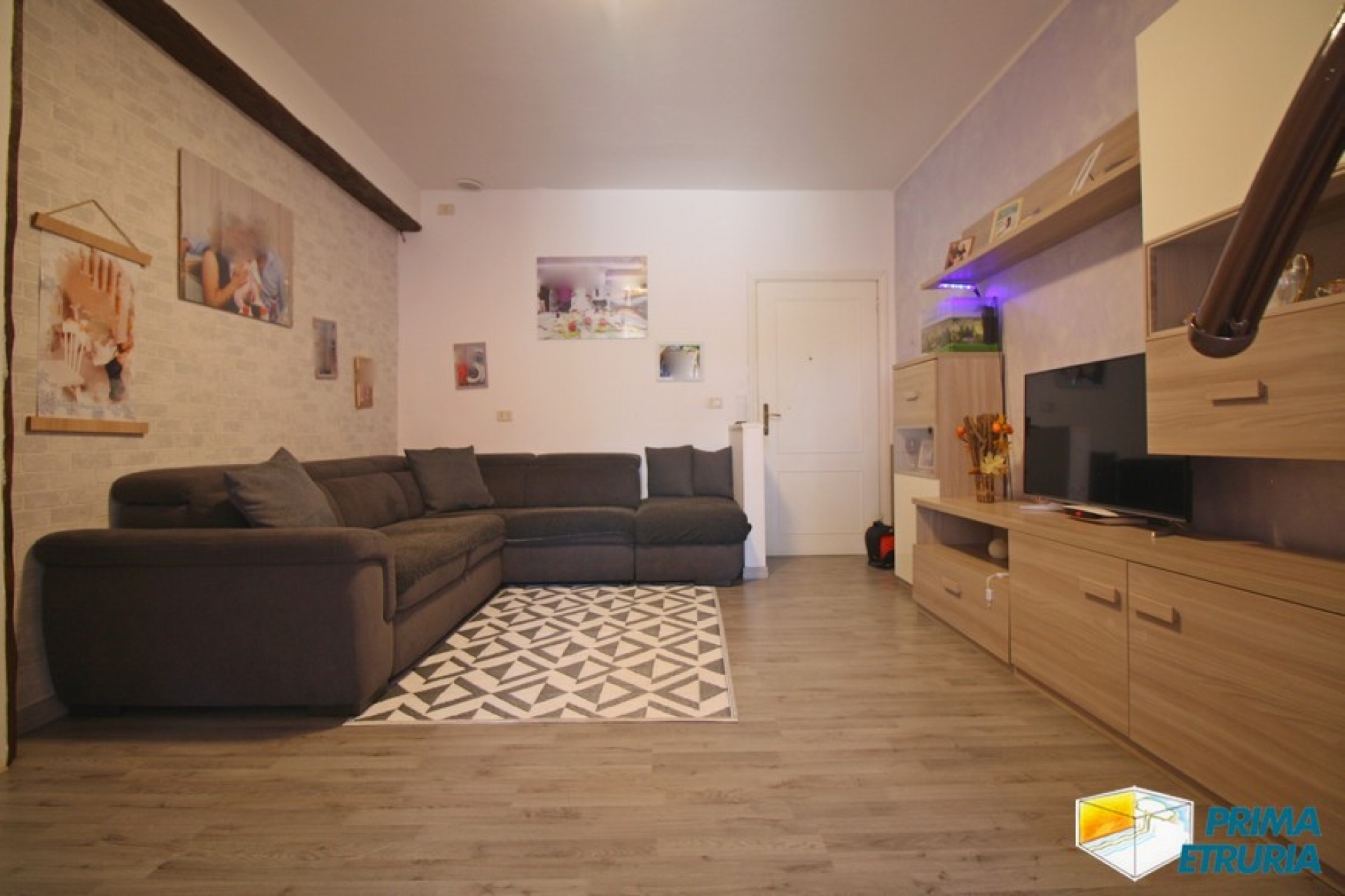 TRILOCALE FINEMENTRE RISTRUTTURATO - ZONA TOMBOLO -