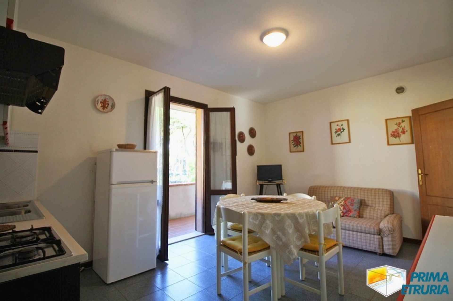 TRILOCALE CON POSTO AUTO- ZONA TOMBOLO -
