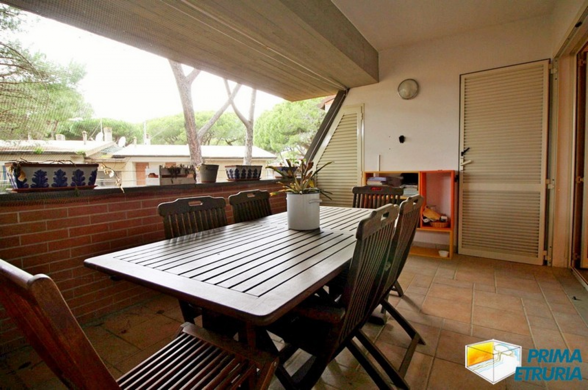 GRAZIOSO TRILOCALE CON AMPIA TERRAZZA - ZONA ROSMARINA -