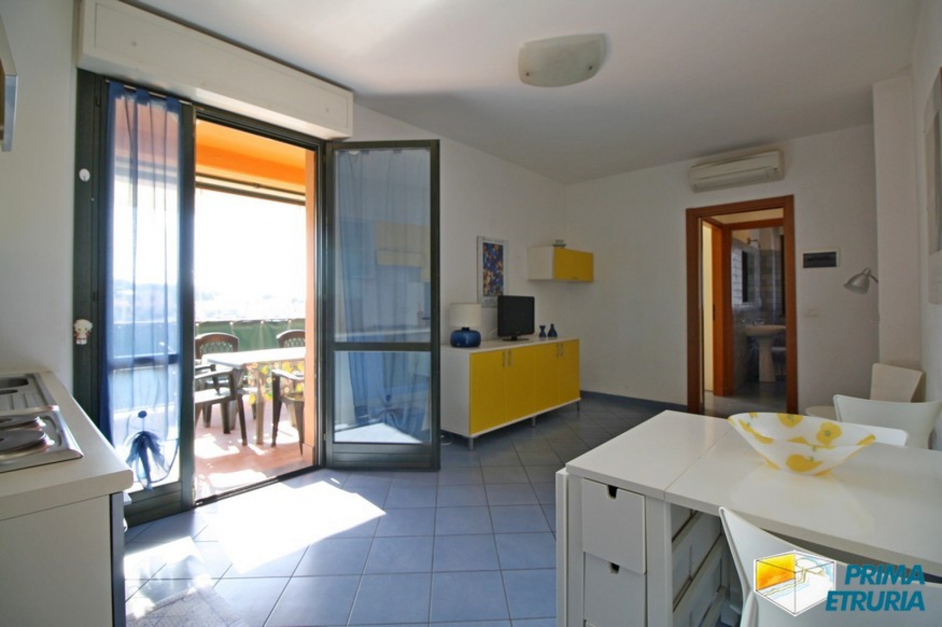 BILOCALE CON MAGNIFICA VISTA SUL PORTO - ZONA CENTRALE