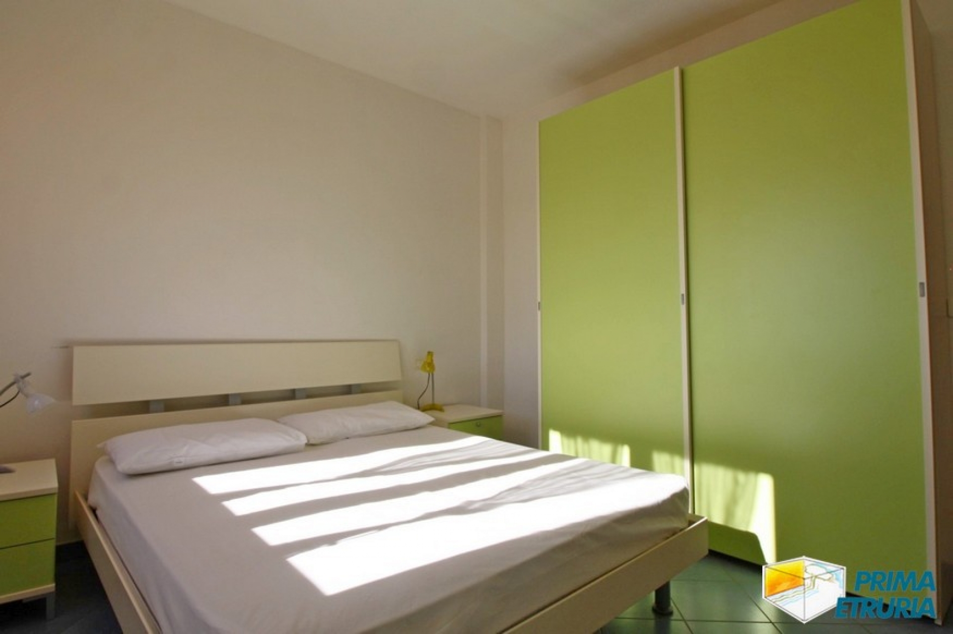 BILOCALE CON MAGNIFICA VISTA SUL PORTO - ZONA CENTRALE