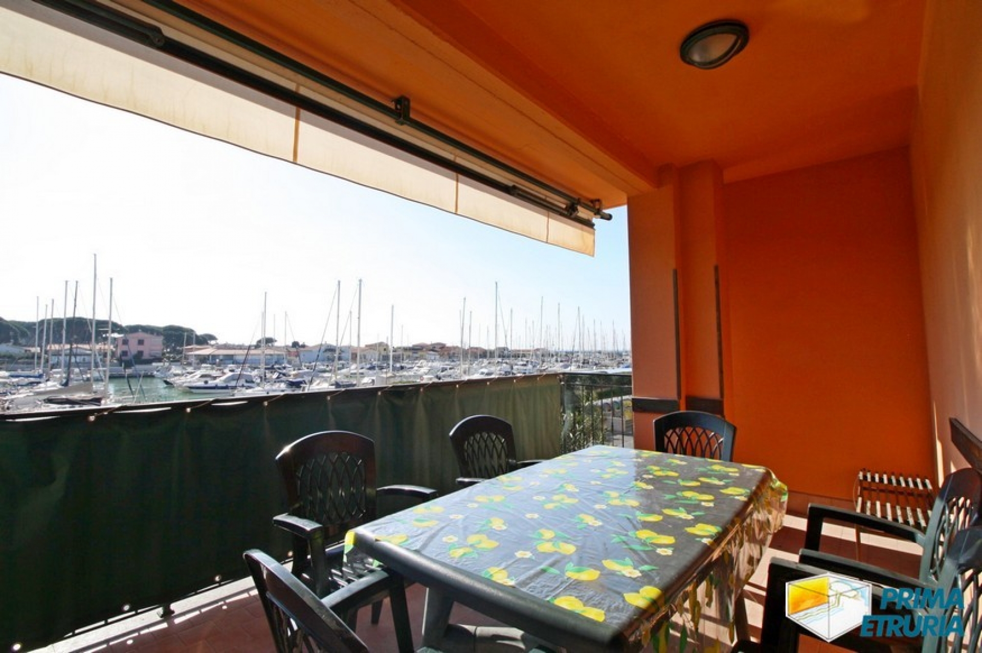 BILOCALE CON MAGNIFICA VISTA SUL PORTO - ZONA CENTRALE