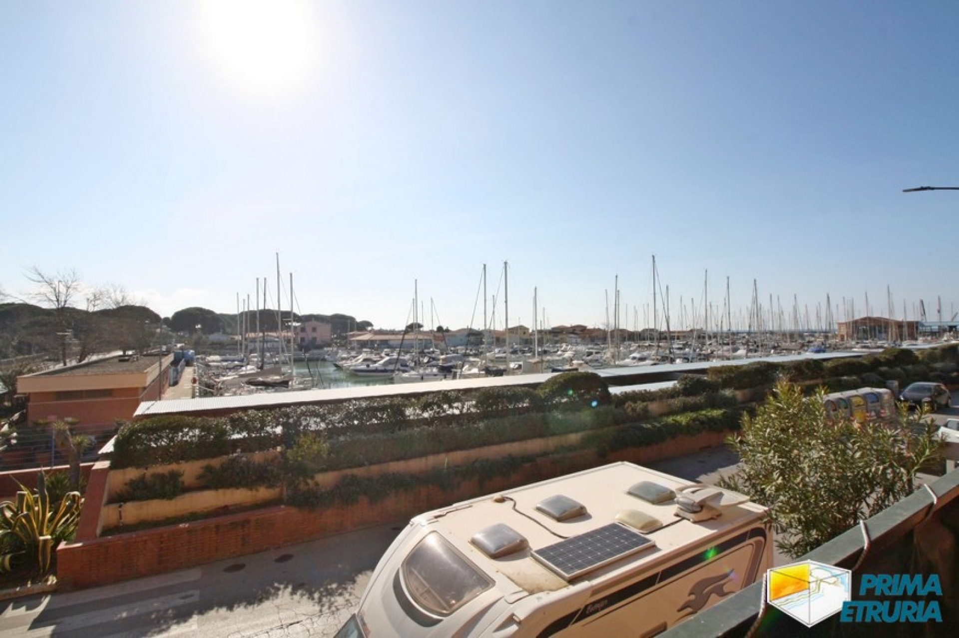 BILOCALE CON MAGNIFICA VISTA SUL PORTO - ZONA CENTRALE