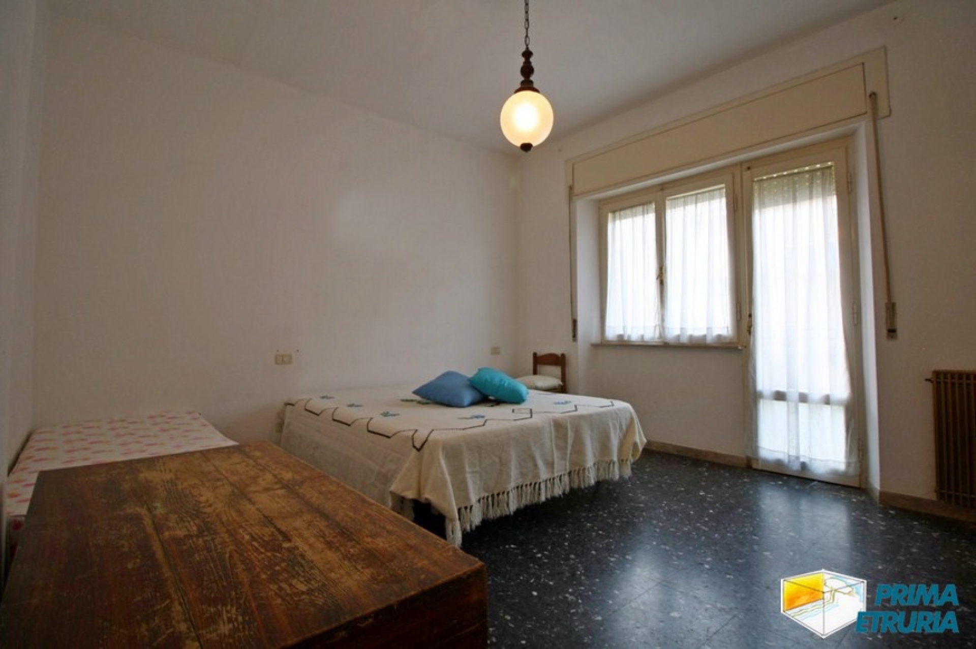 QUADRILOCALE CON POSTO AUTO E MONOLOCALE CONDONATO - ZONA CENTRO - 