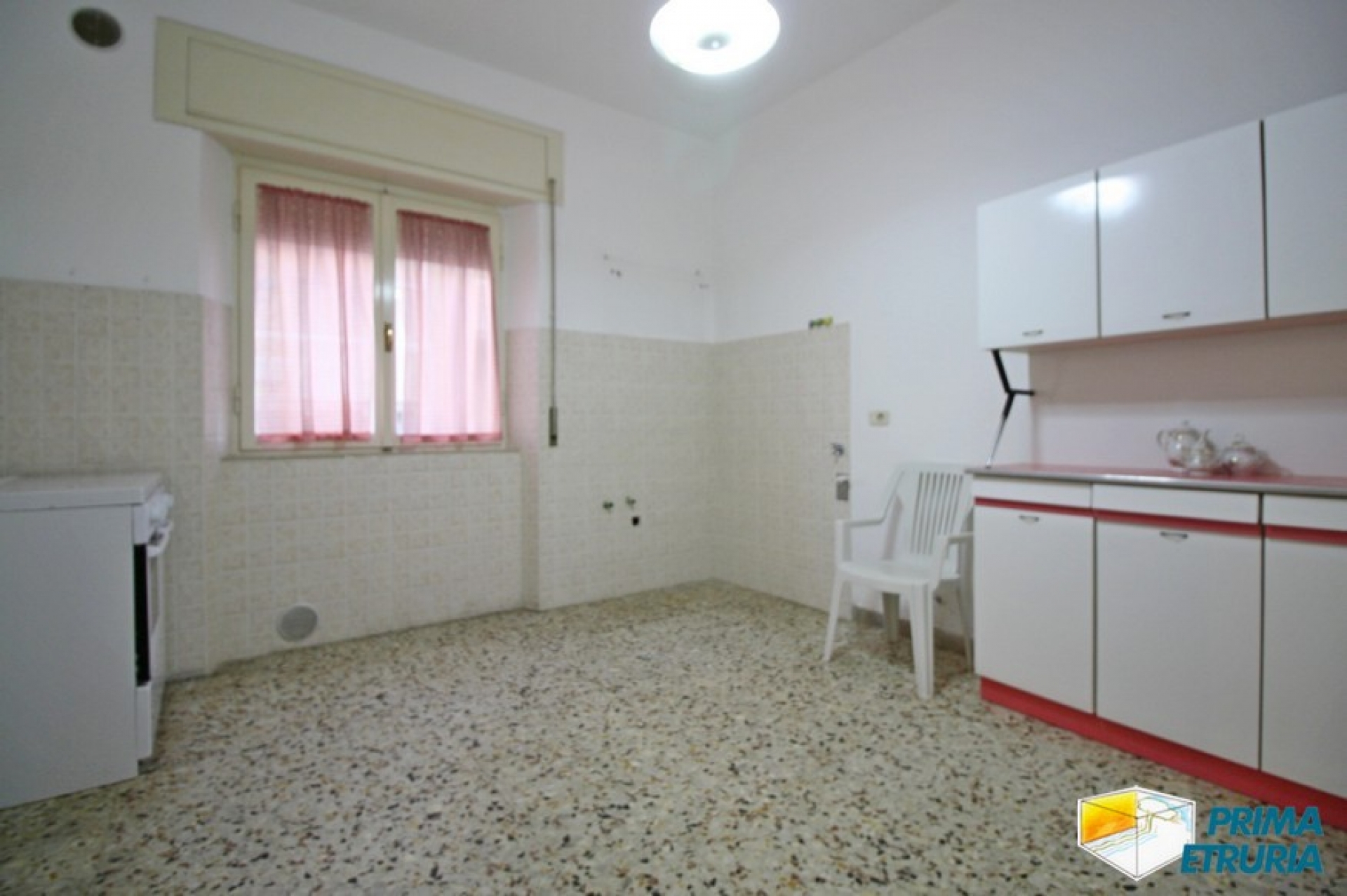 QUADRILOCALE CON POSTO AUTO E MONOLOCALE CONDONATO - ZONA CENTRO - 