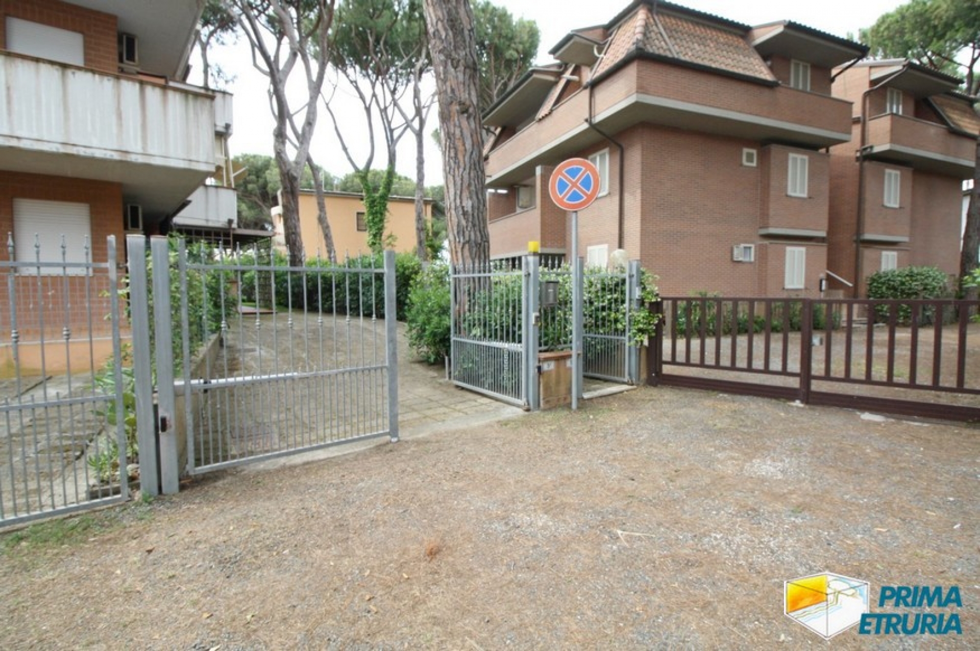 BELLISSIMO TRILOCALE CON AMPIO GIARDINO - ZONA ROSMARINA -