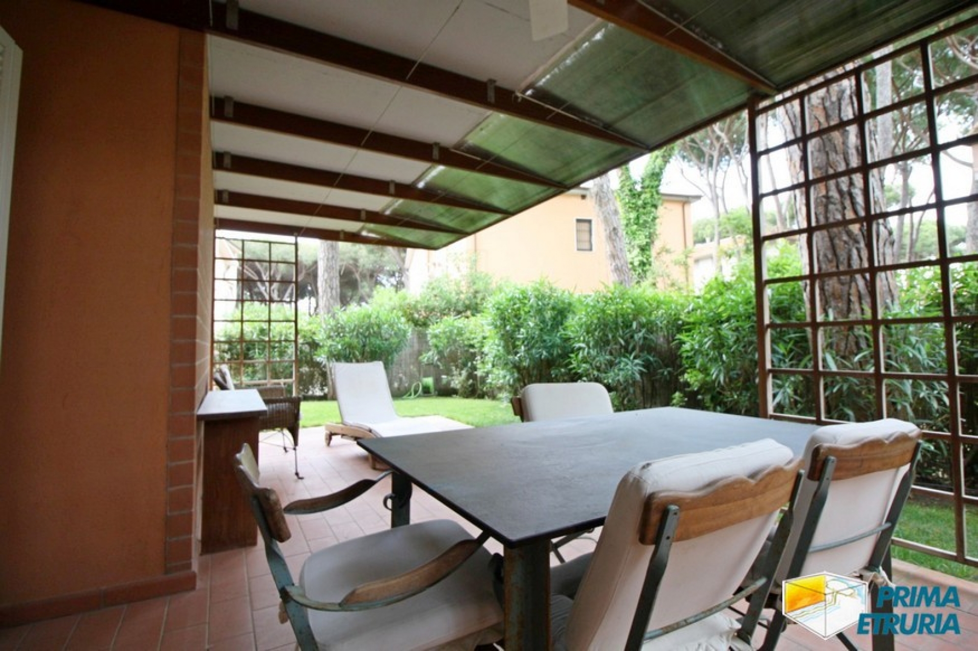 BELLISSIMO TRILOCALE CON AMPIO GIARDINO - ZONA ROSMARINA -