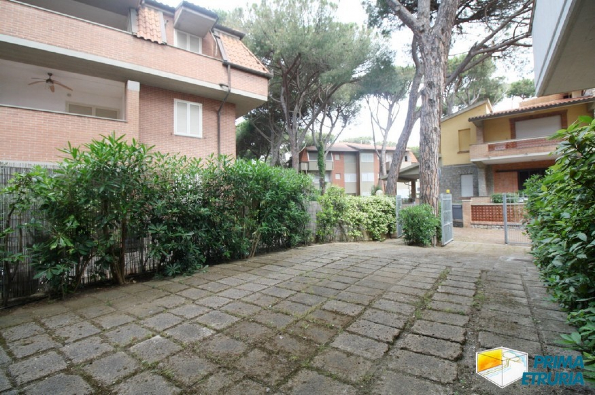 BELLISSIMO TRILOCALE CON AMPIO GIARDINO - ZONA ROSMARINA -
