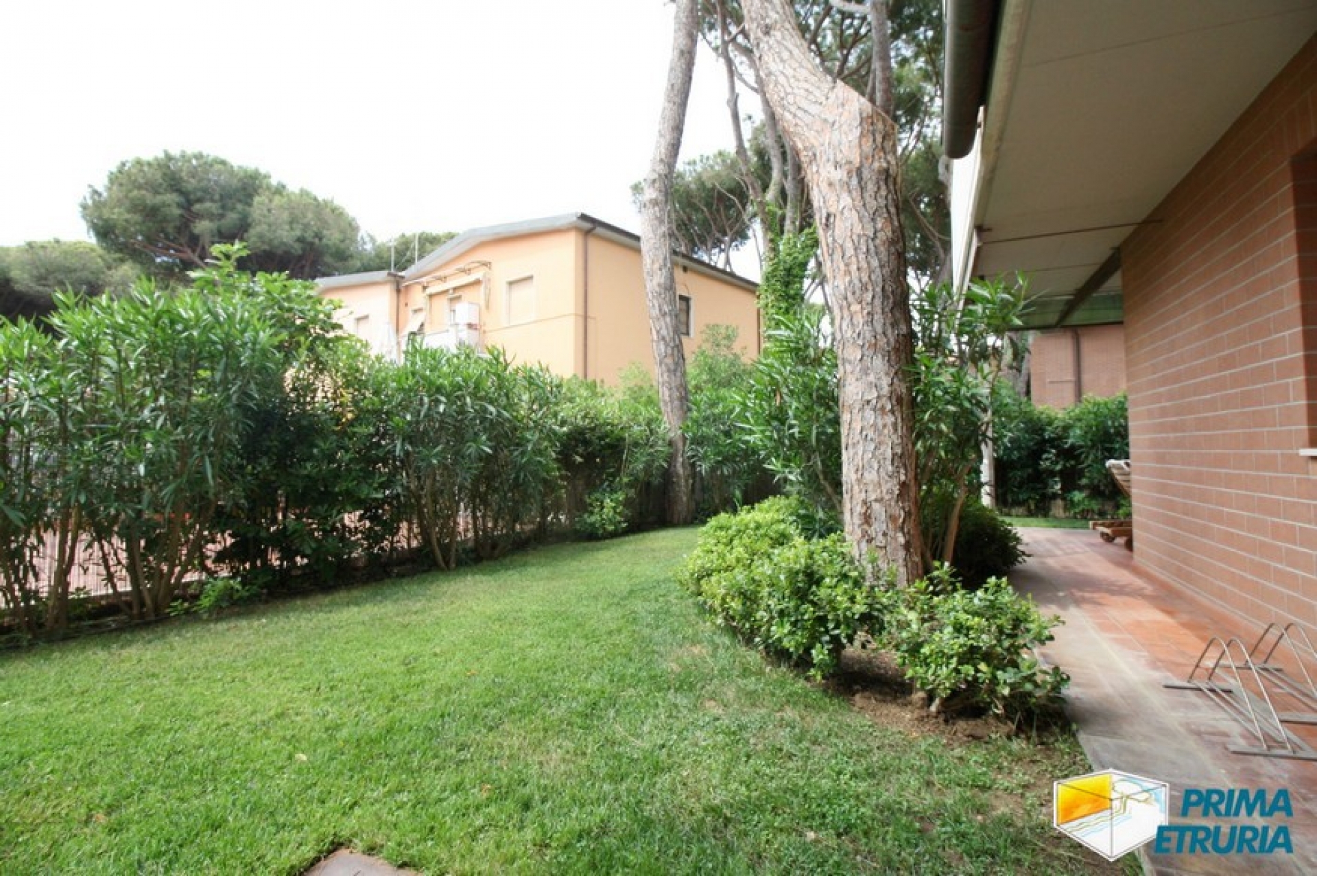 BELLISSIMO TRILOCALE CON AMPIO GIARDINO - ZONA ROSMARINA -