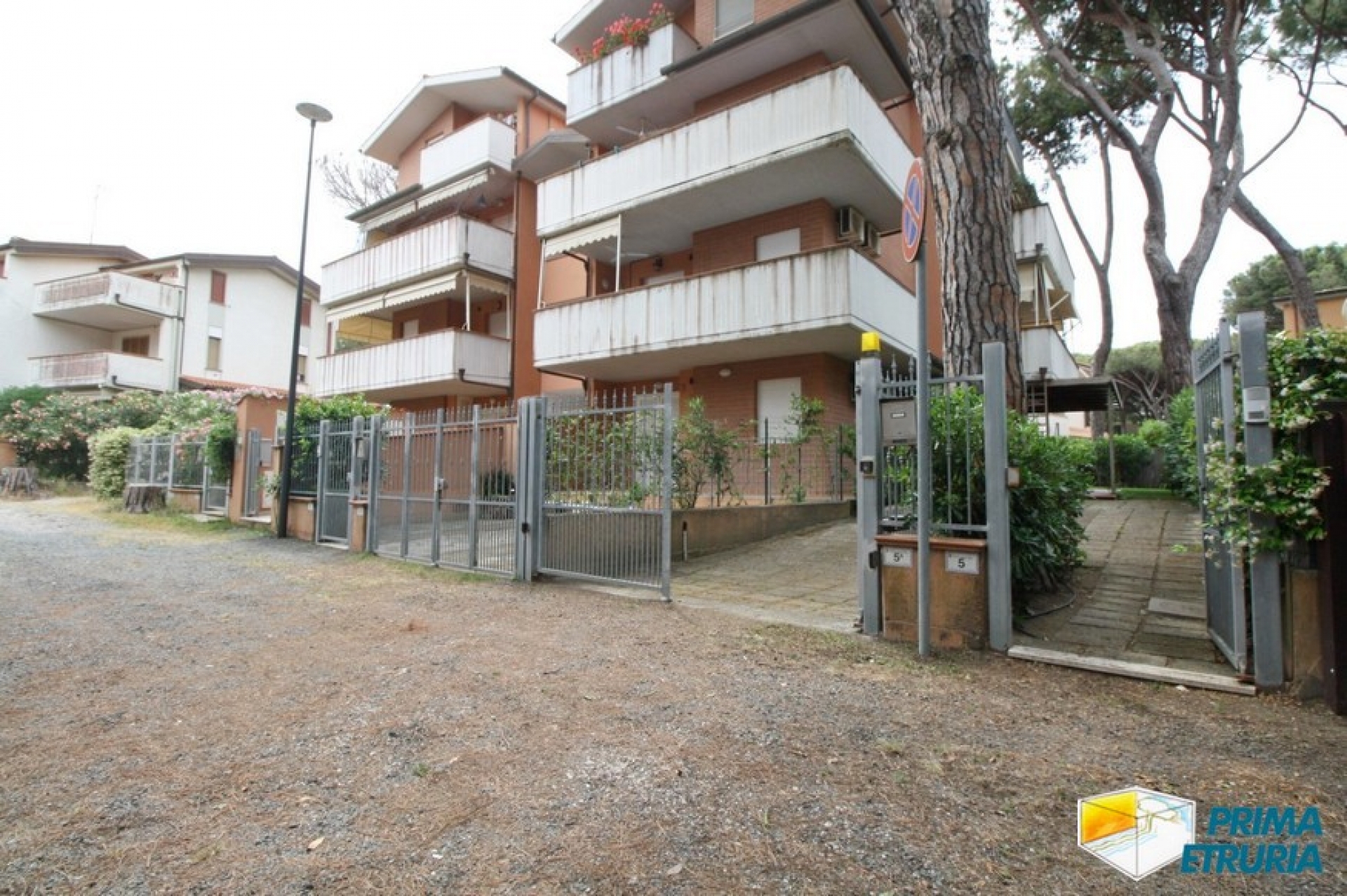 BELLISSIMO TRILOCALE CON AMPIO GIARDINO - ZONA ROSMARINA -