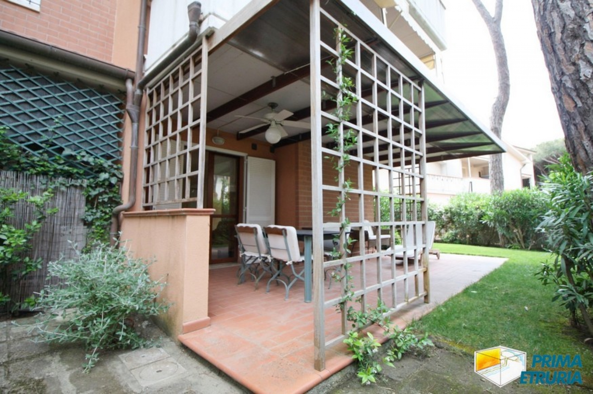 BELLISSIMO TRILOCALE CON AMPIO GIARDINO - ZONA ROSMARINA -