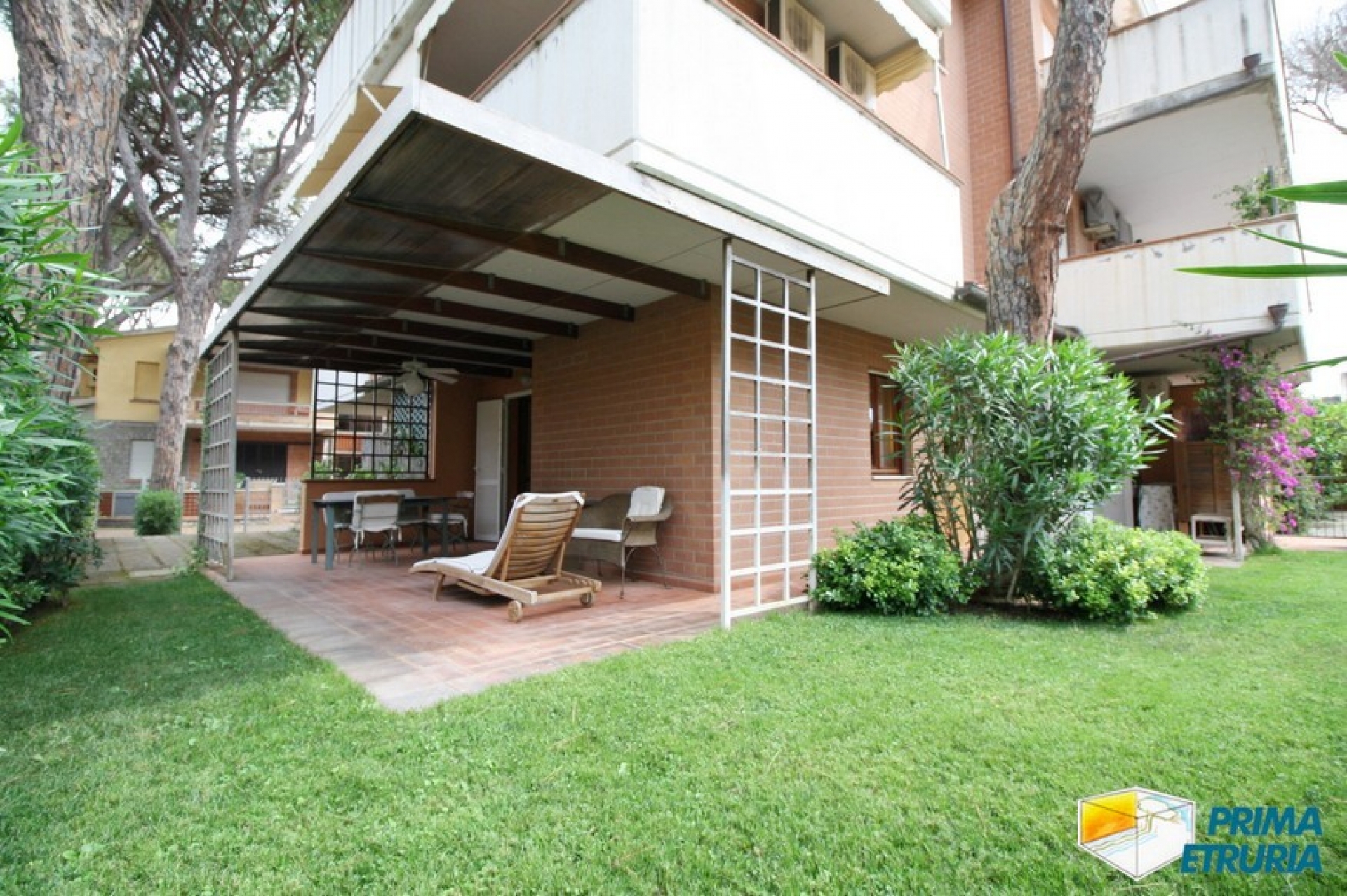 BELLISSIMO TRILOCALE CON AMPIO GIARDINO - ZONA ROSMARINA -