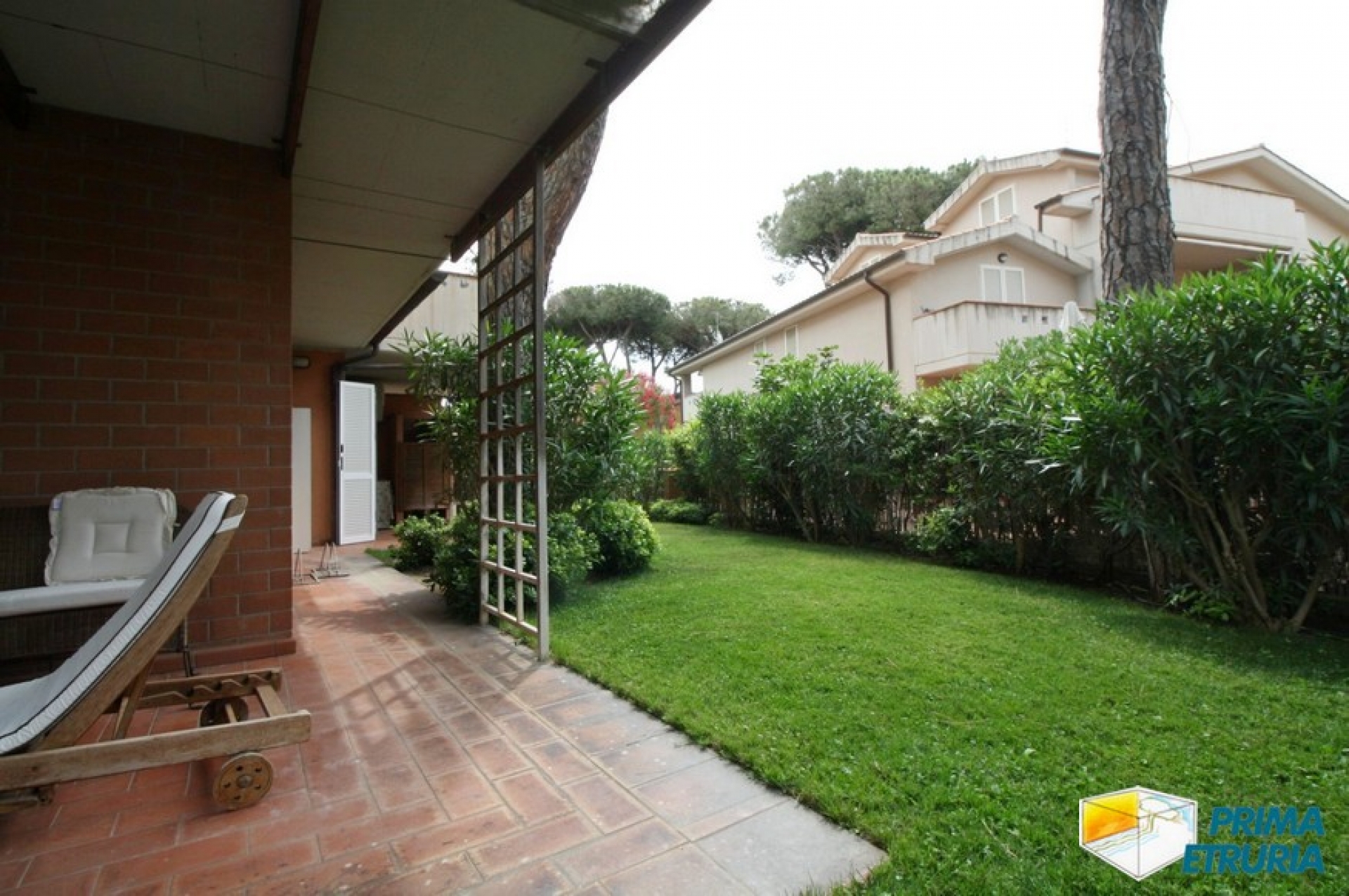 BELLISSIMO TRILOCALE CON AMPIO GIARDINO - ZONA ROSMARINA -
