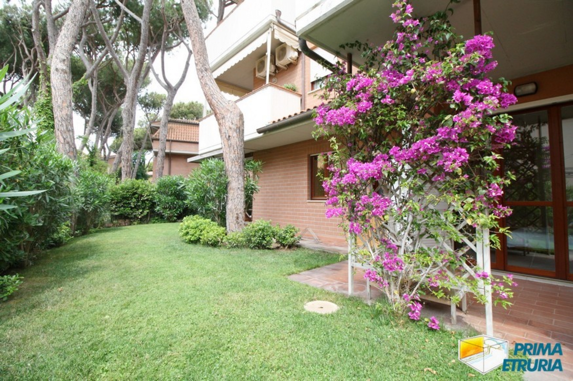 BELLISSIMO TRILOCALE CON AMPIO GIARDINO - ZONA ROSMARINA -