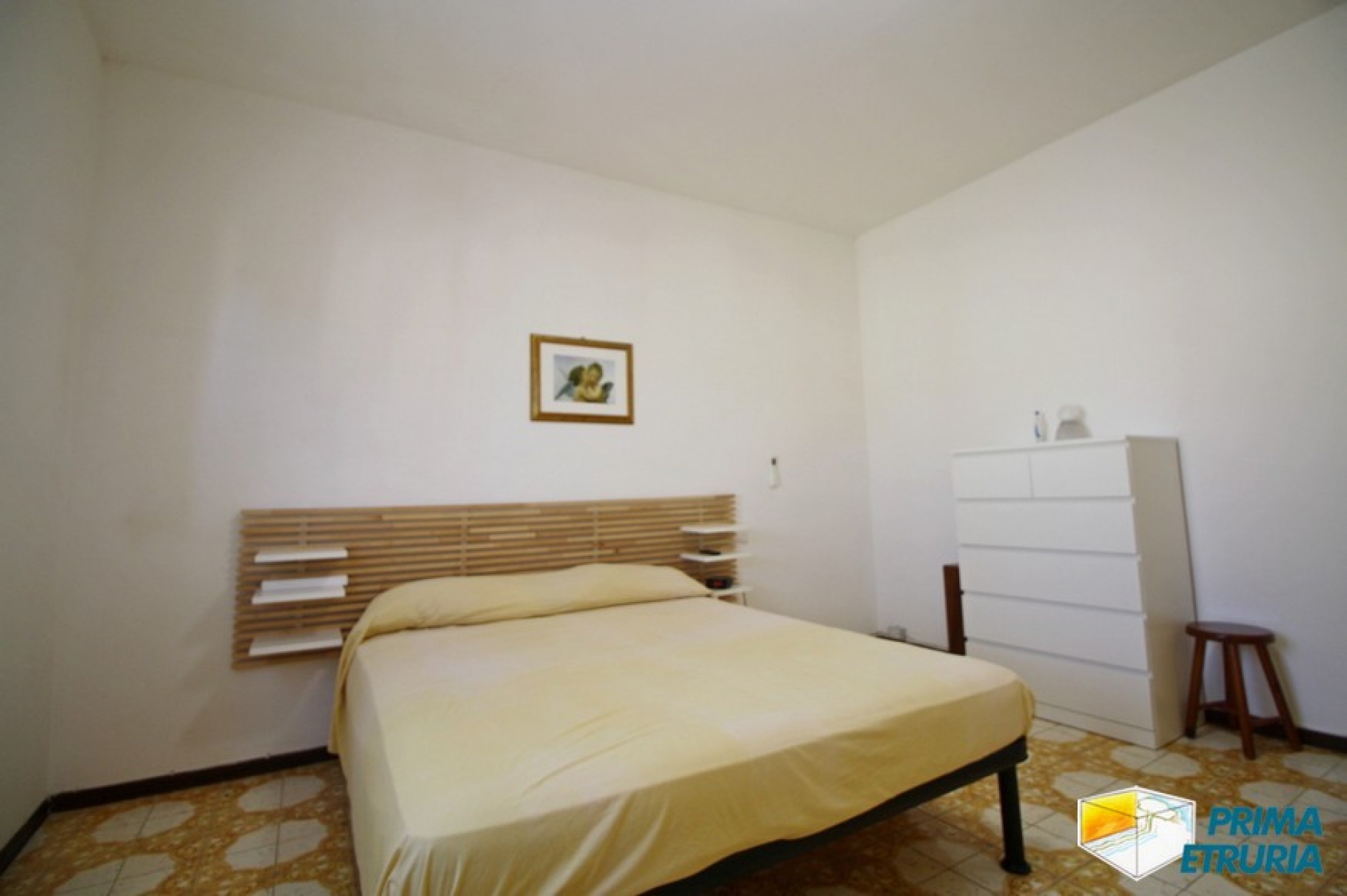 AMPIO TRILOCALE CON GARAGE E POSTO AUTO - ZONA CENTRO -