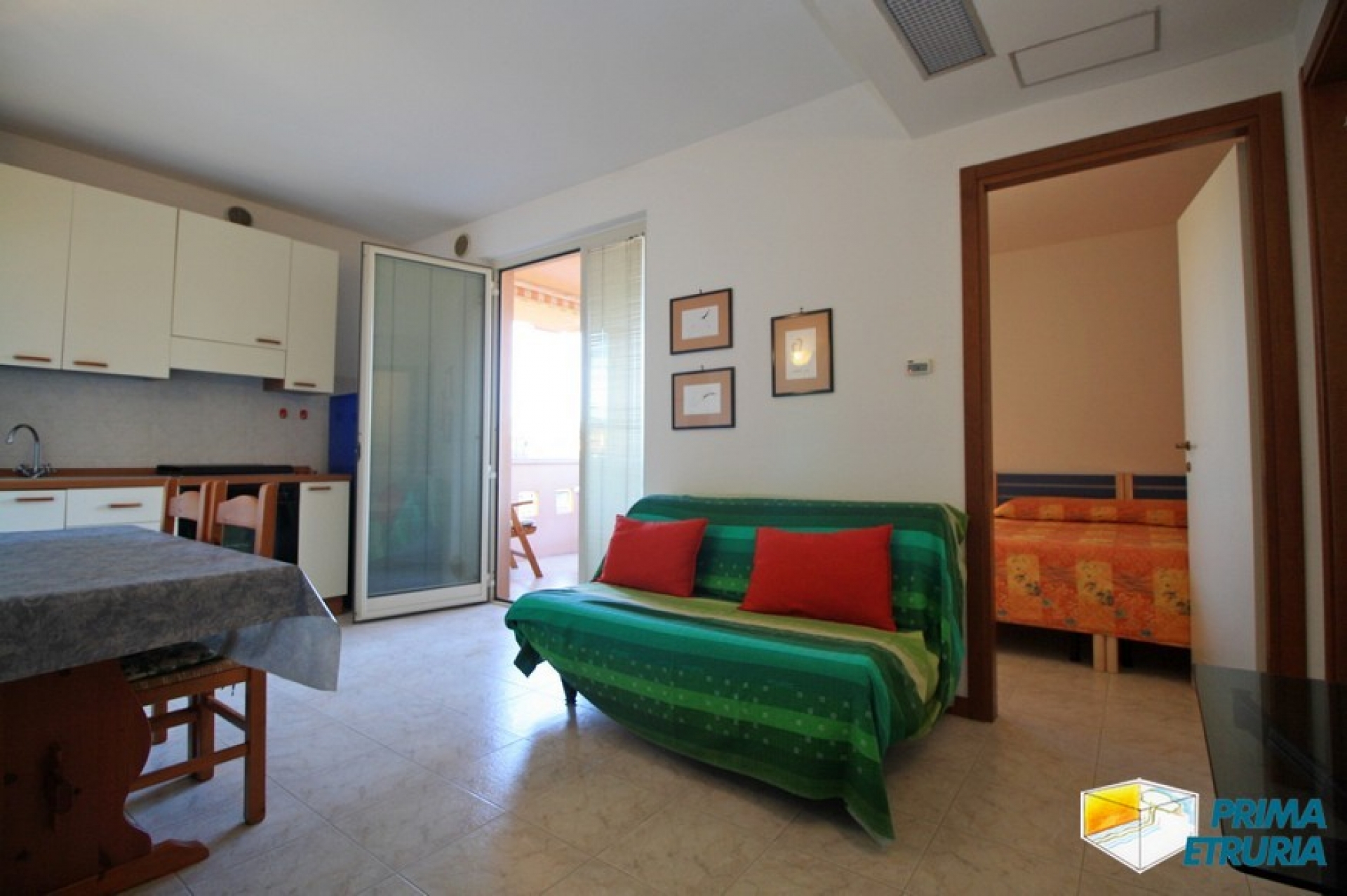 TRILOCALE CON BELLISSIMA VISTA LATERALE SUL MARE - ZONA CENTRO -