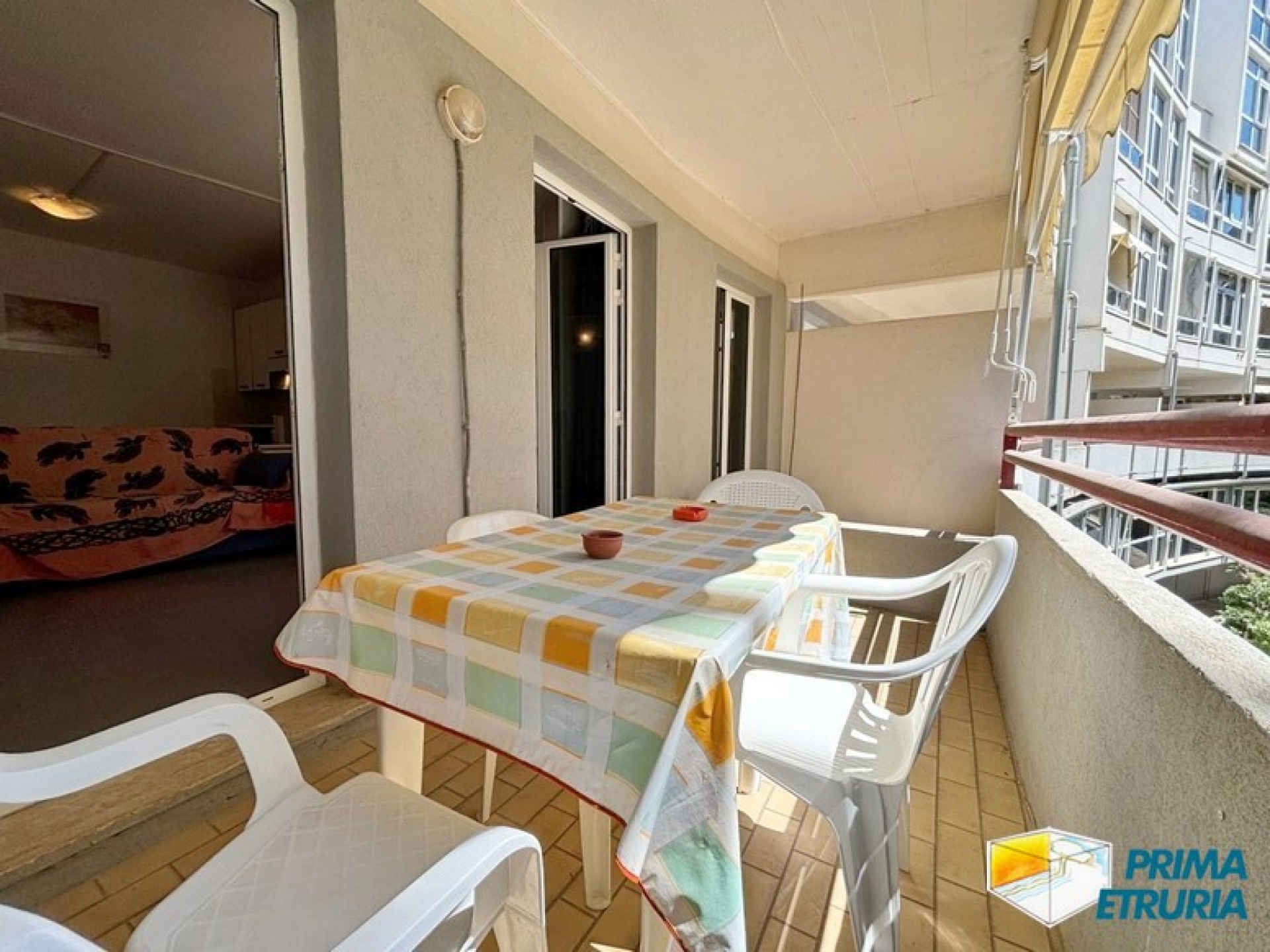 Monolocale con ampio terrazzo a 100 metri dal mare - ZONA ROSMARINA -