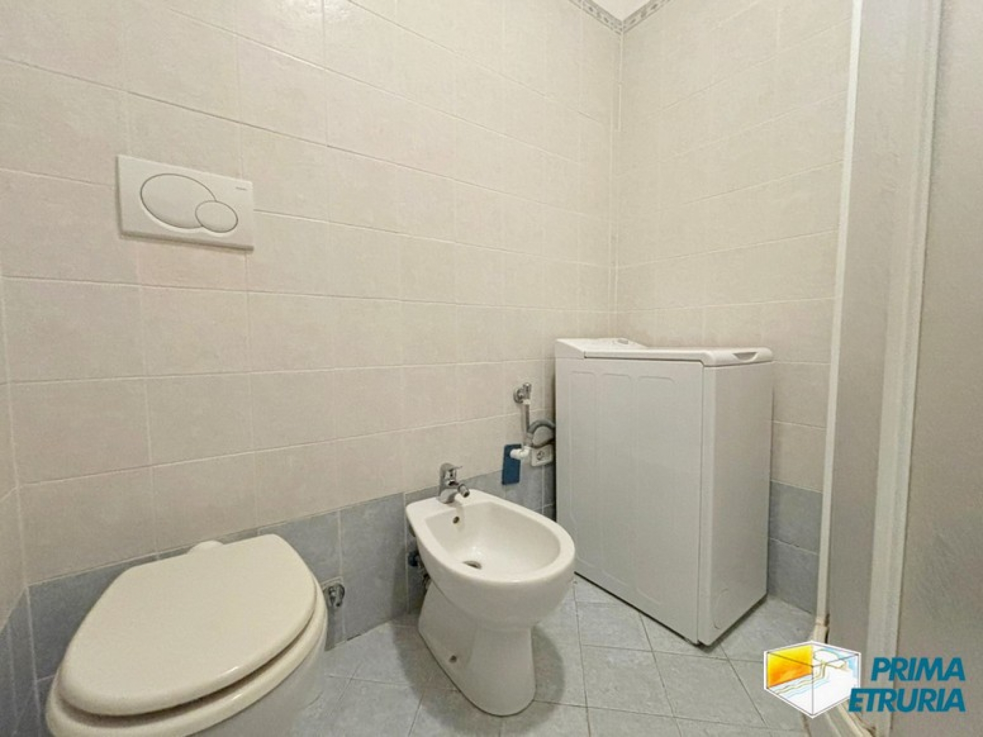 Monolocale con ampio terrazzo a 100 metri dal mare - ZONA ROSMARINA -