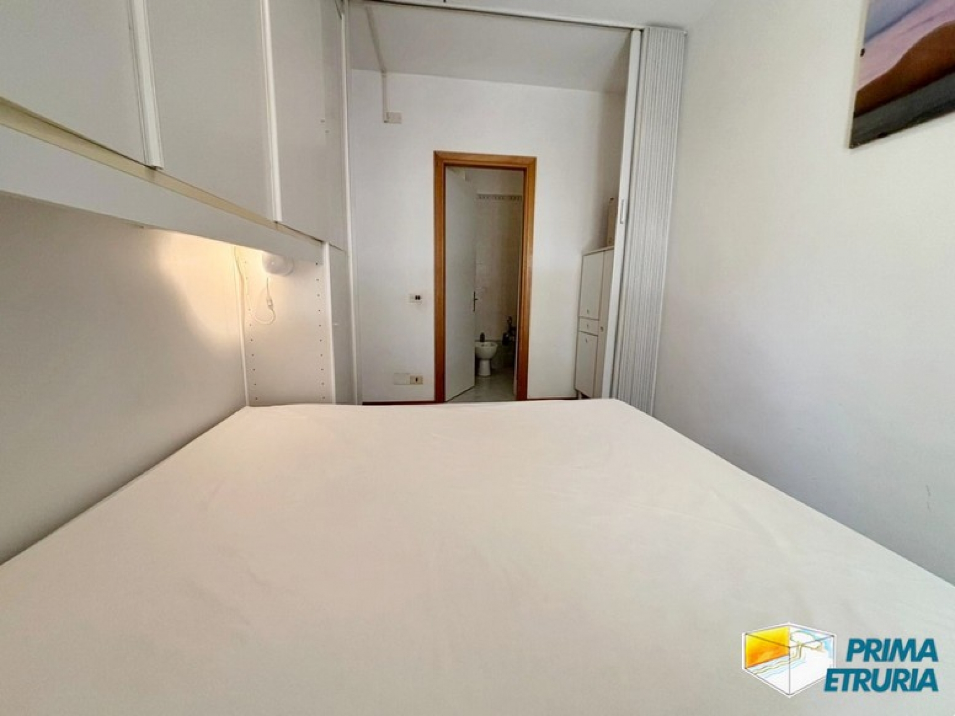 Monolocale con ampio terrazzo a 100 metri dal mare - ZONA ROSMARINA -