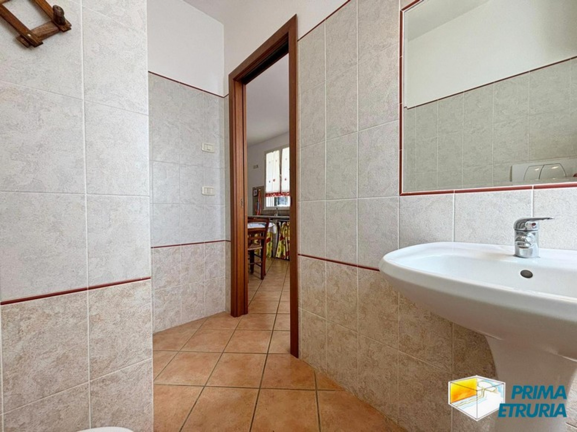 Bilocale con corte privata a 200 metri dal mare - ZONA TOMBOLO -
