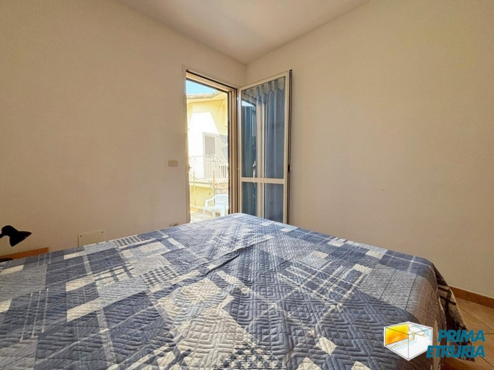 Bilocale con corte privata a 200 metri dal mare - ZONA TOMBOLO -