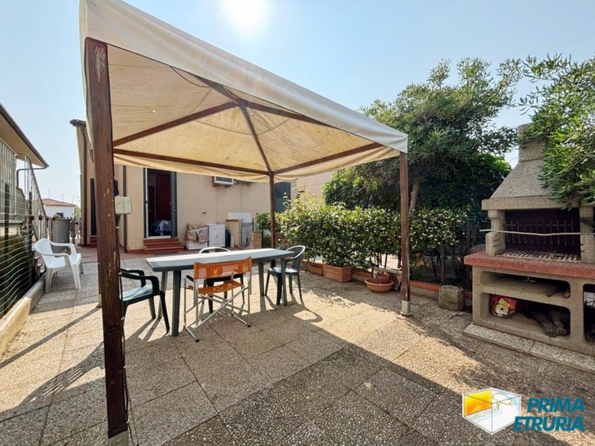 Bilocale con corte privata a 200 metri dal mare - ZONA TOMBOLO -