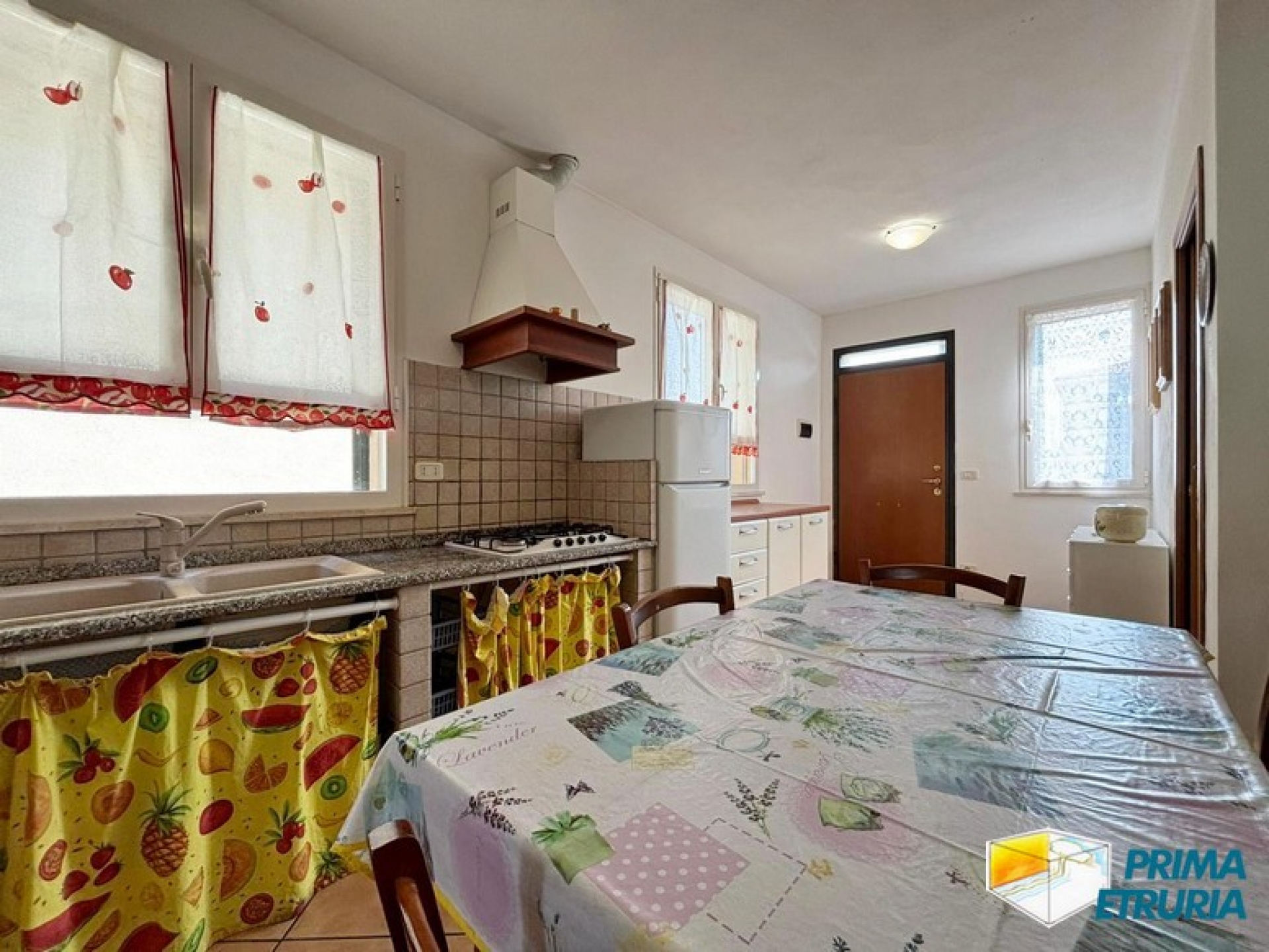 Bilocale con corte privata a 200 metri dal mare - ZONA TOMBOLO -
