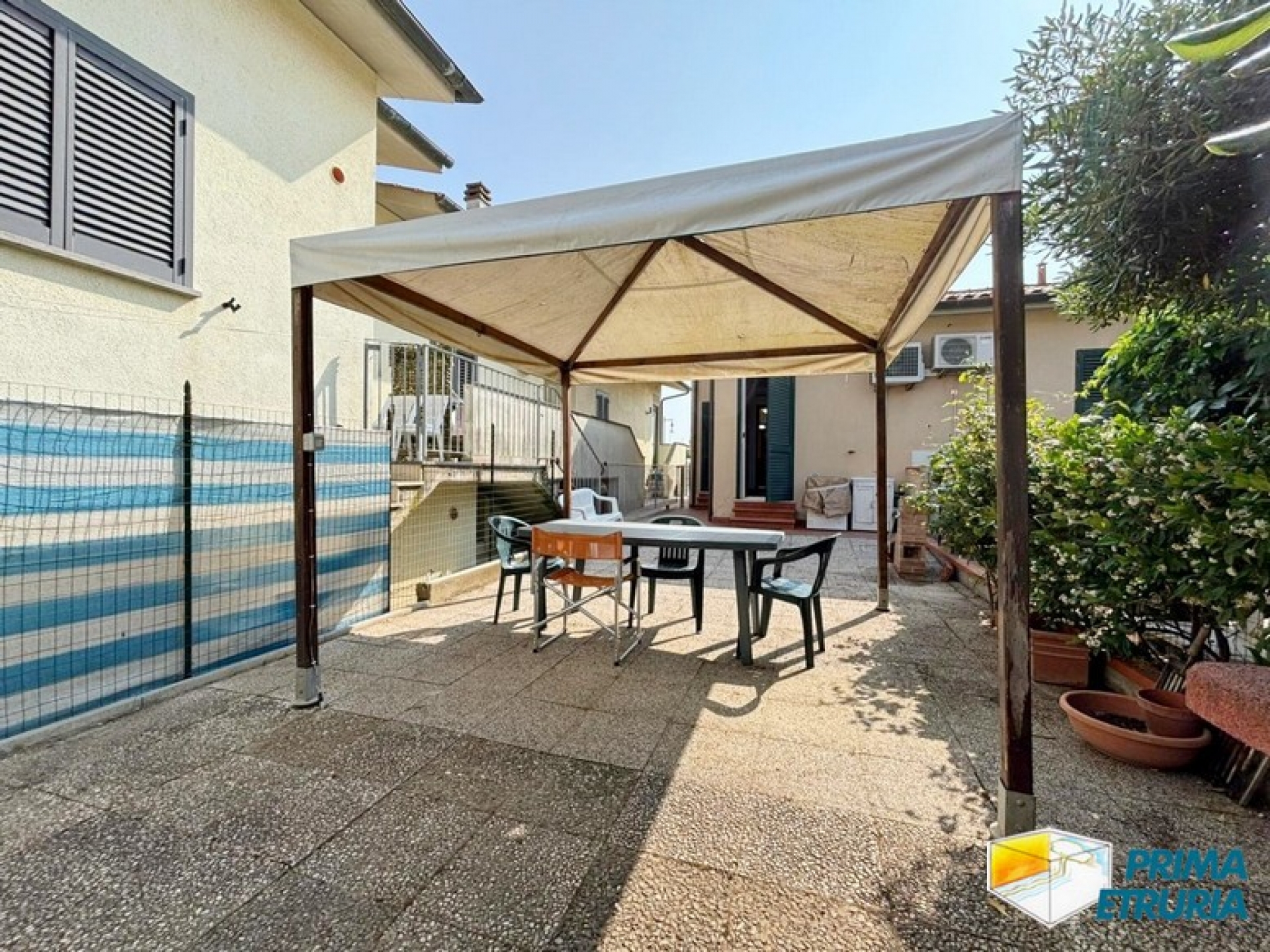 Bilocale con corte privata a 200 metri dal mare - ZONA TOMBOLO -