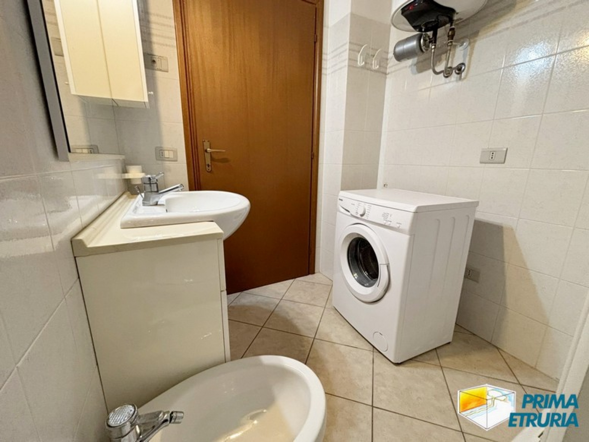 TRILOCALE CON AMPIA TERRAZZA - ZONA CENTRO -