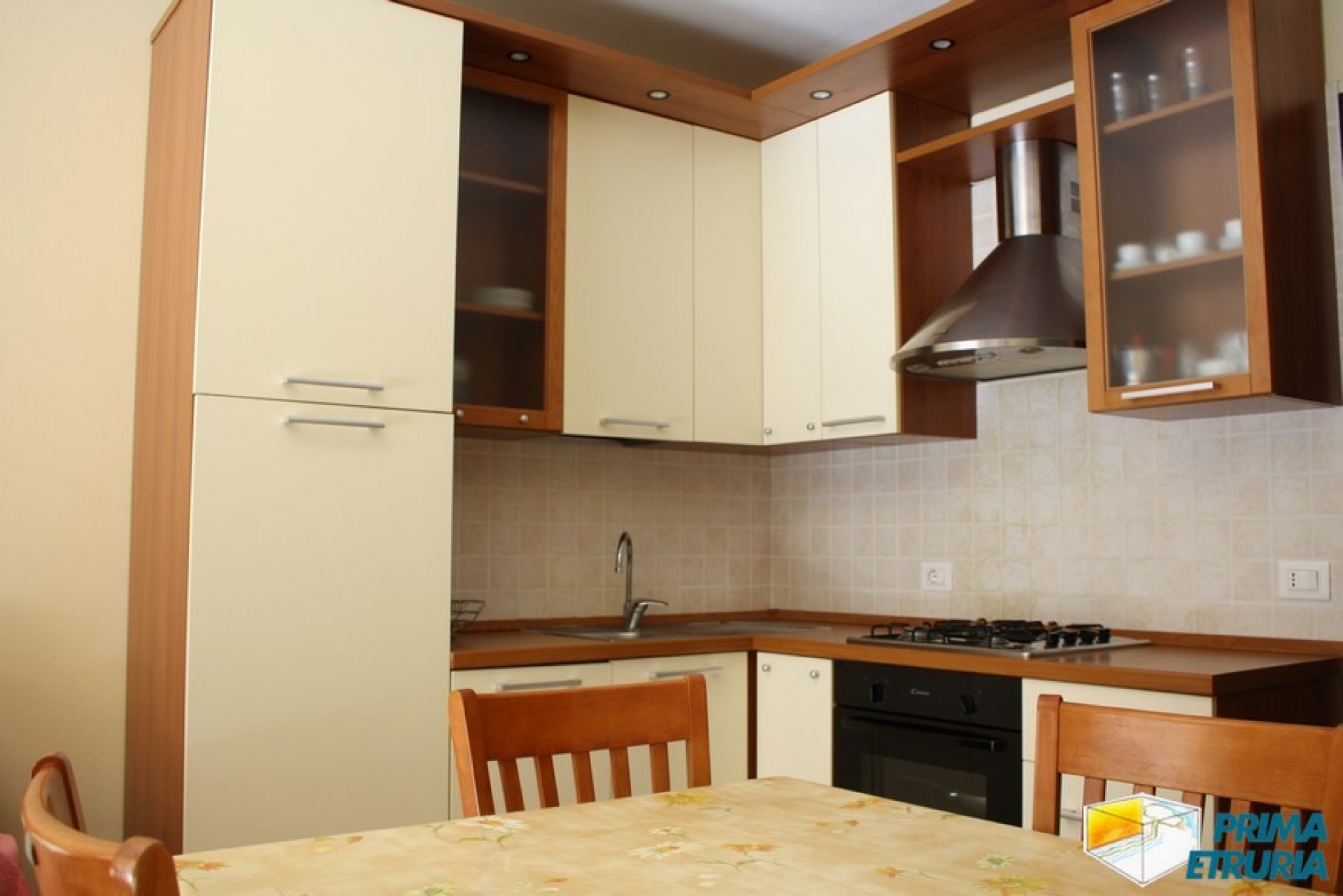 Elegante bilocale con giardino privato a 100 metri dal mare in zona Rosmarina