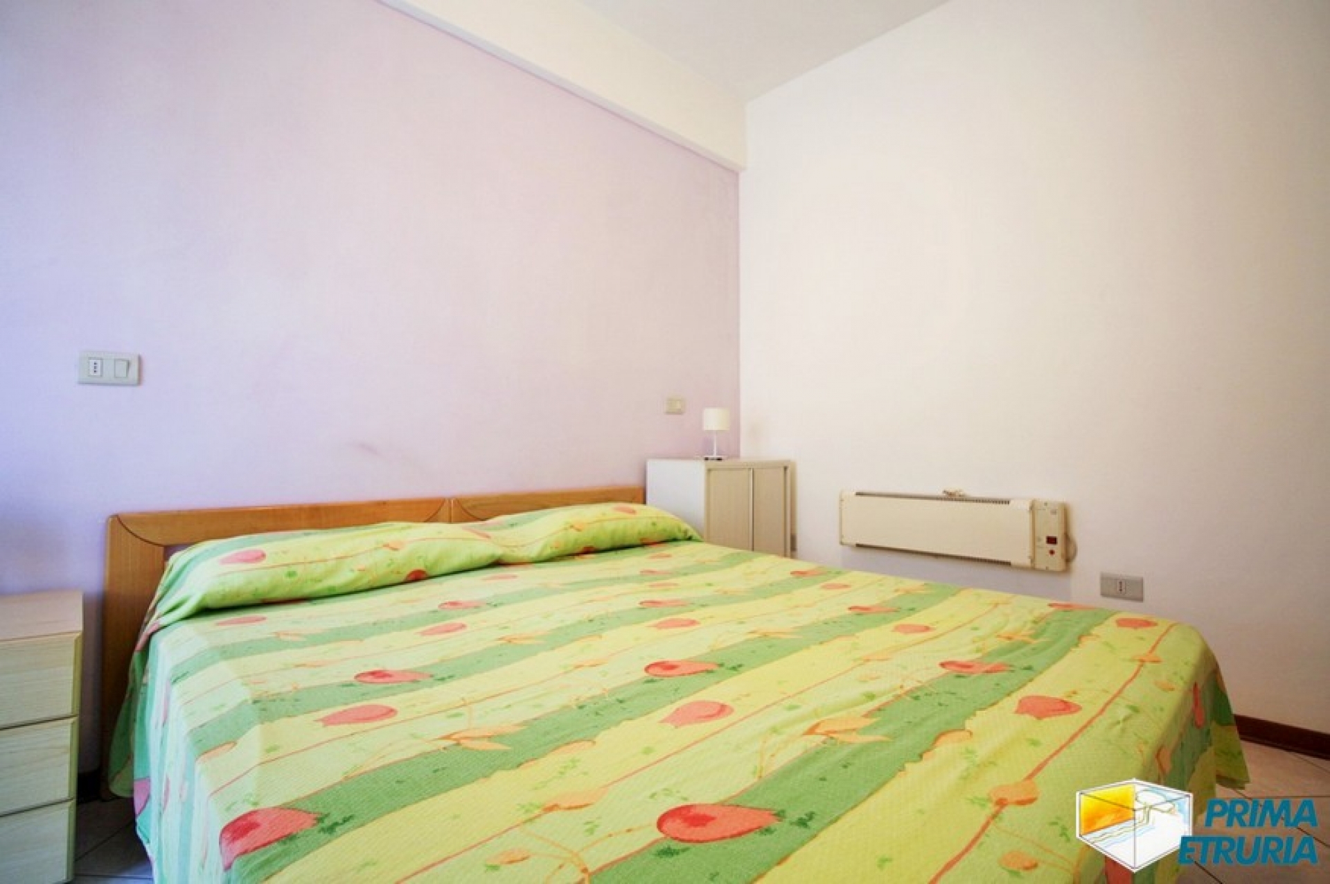 Comodo trilocalecon terrazzo a 50 metri dal mare in zona Centro