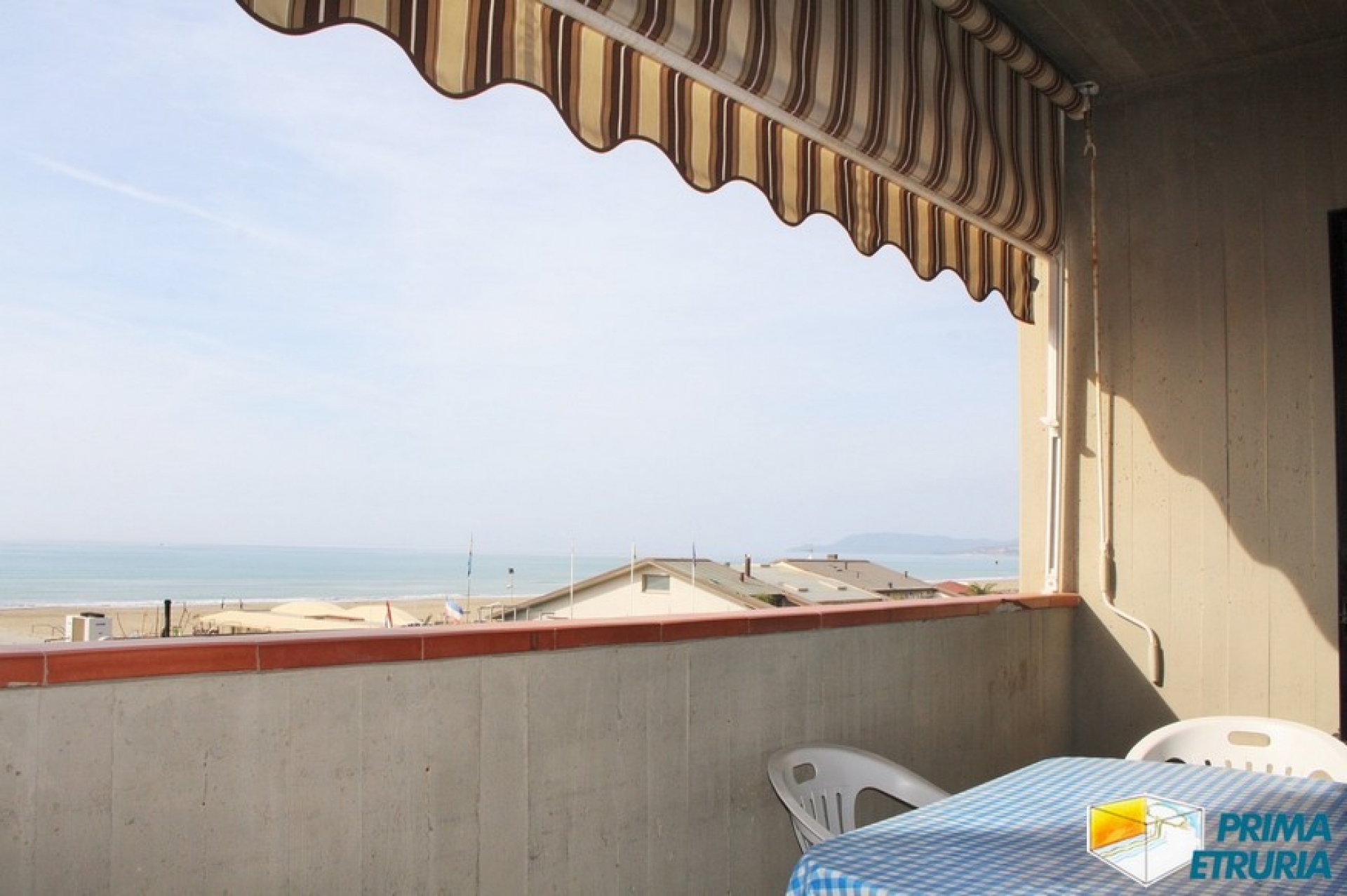 TRILOCALE ARCOBALENO 21 FRONTE MARE - ZONA CENTRO 