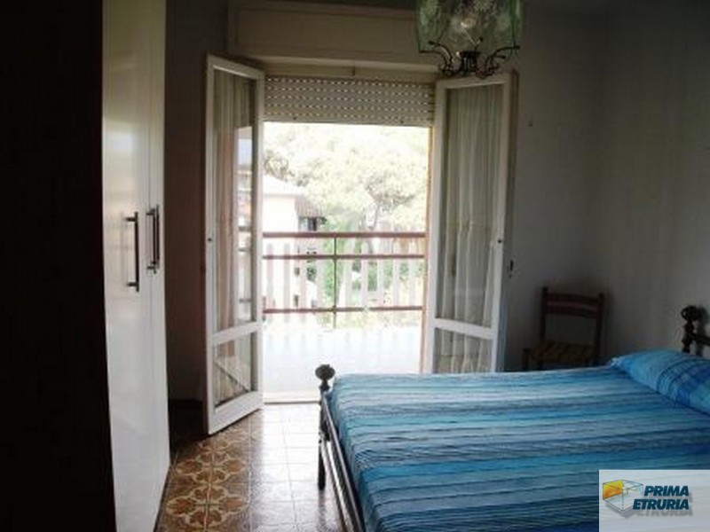 VENDESI BILOCALE VIA VERDI FRONTE MARE - ZONA ROSMARINA -
