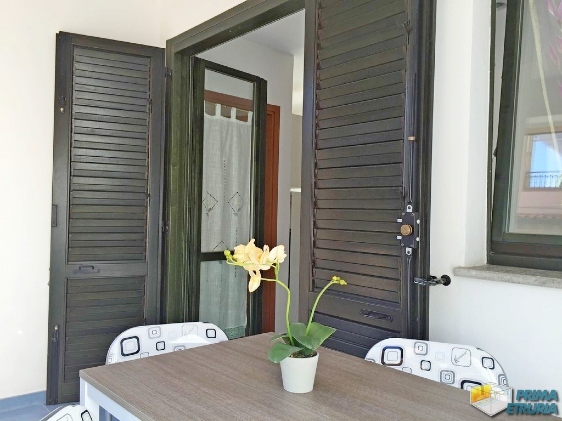 TRILOCALE AL PIANO TERRA CON GIARDINO - ZONA PORTO -