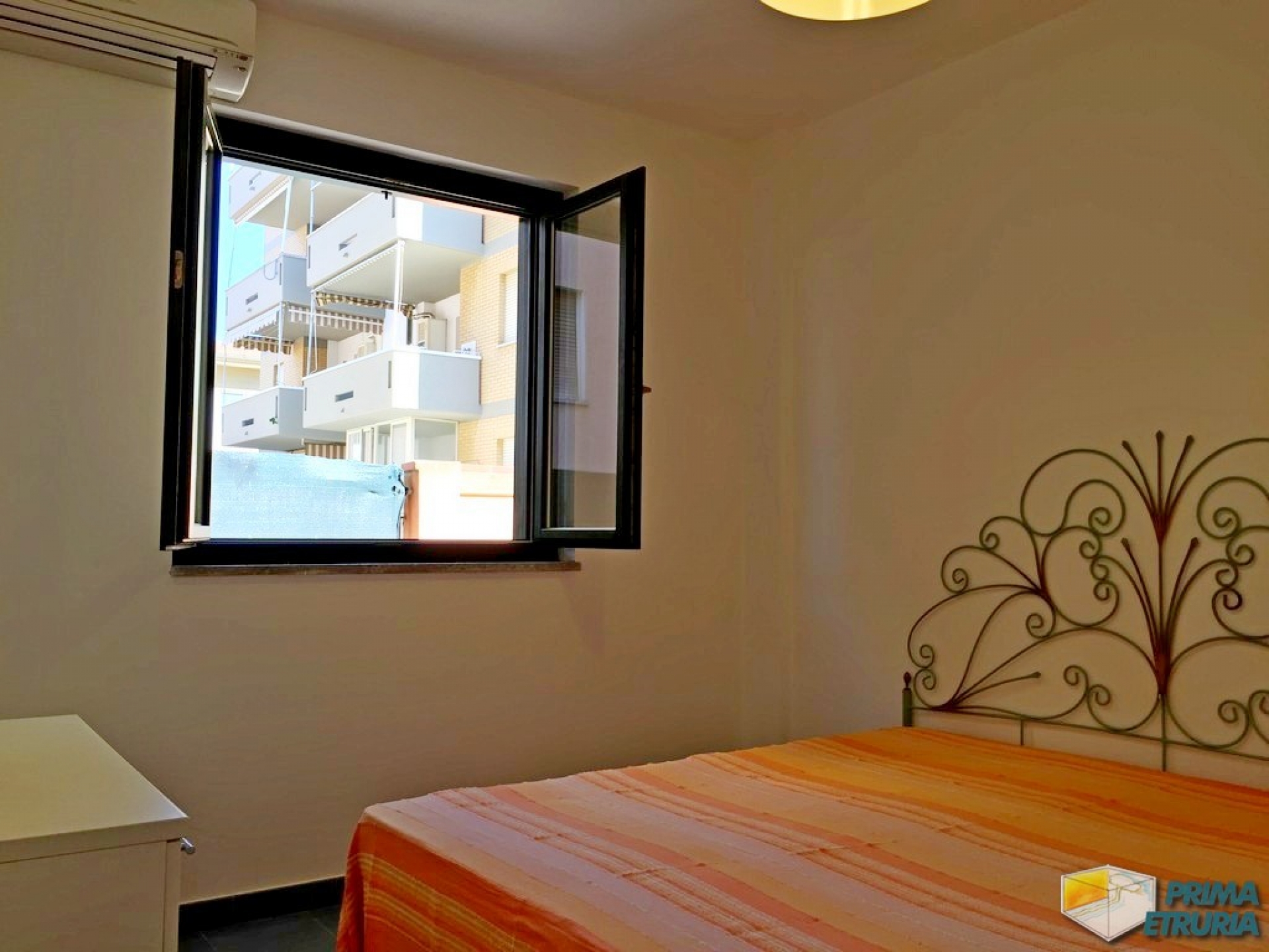 TRILOCALE AL PIANO TERRA CON GIARDINO - ZONA PORTO -