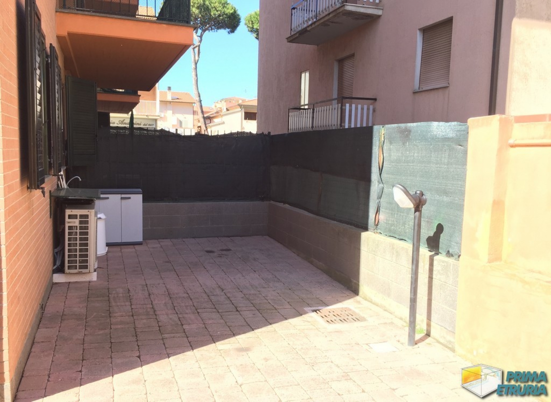 TRILOCALE AL PIANO TERRA CON GIARDINO - ZONA PORTO -