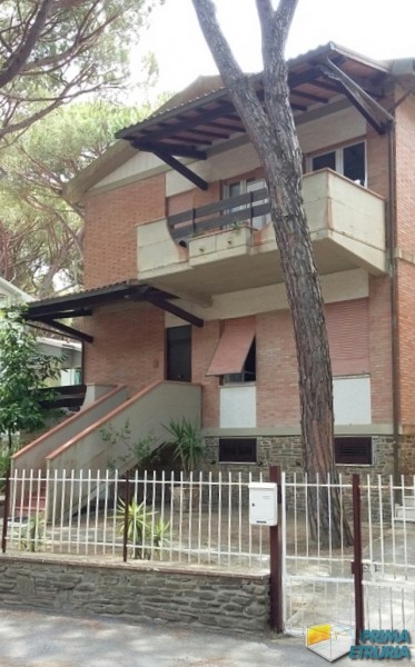 VENDESI TRILOCALE VIA CAPRERA 32 - ZONA ROSMARINA -