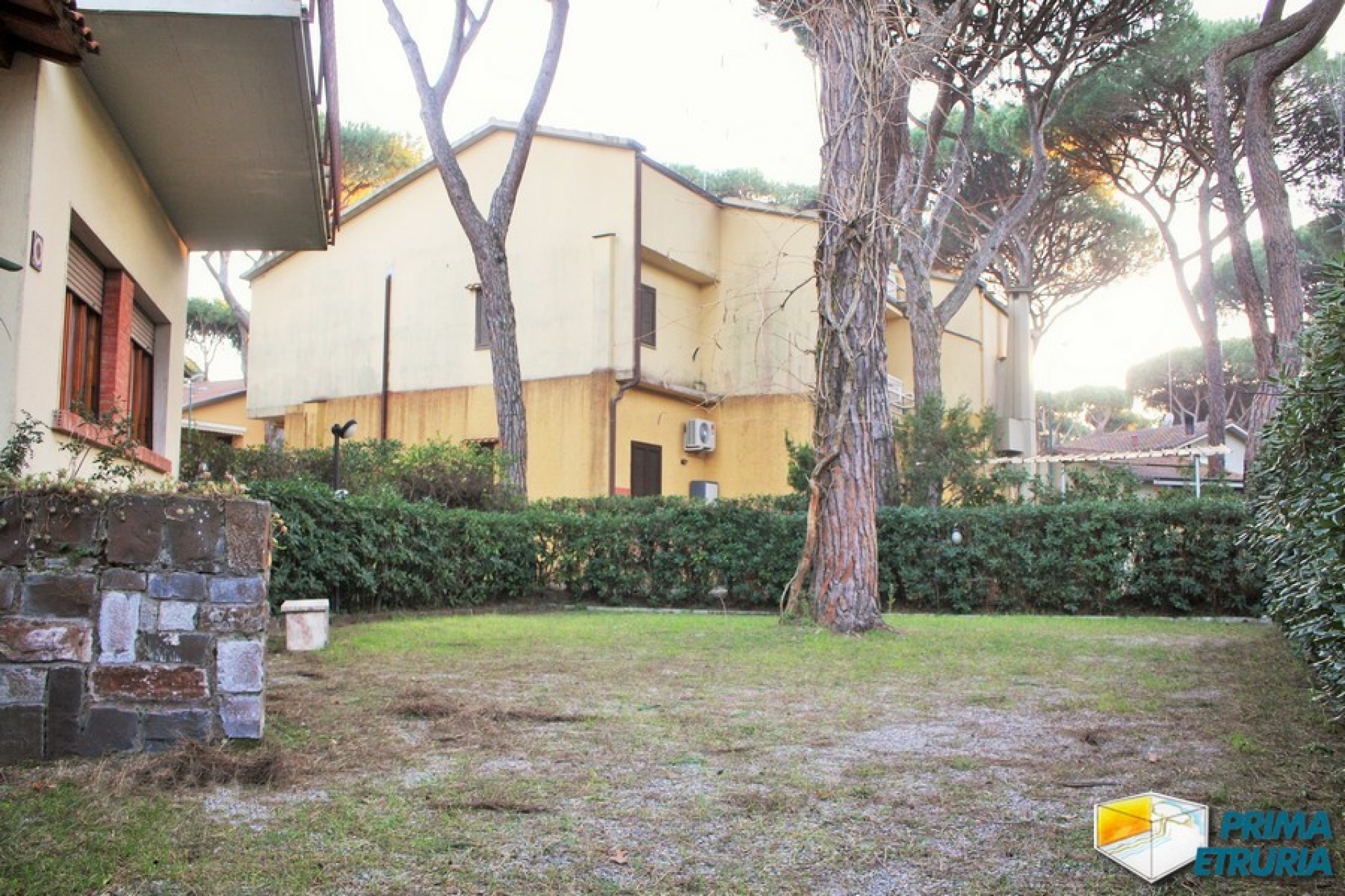 TRE CAMERE CON GIARDINO VIA MONTECRISTO - ZONA ROSMARINA -