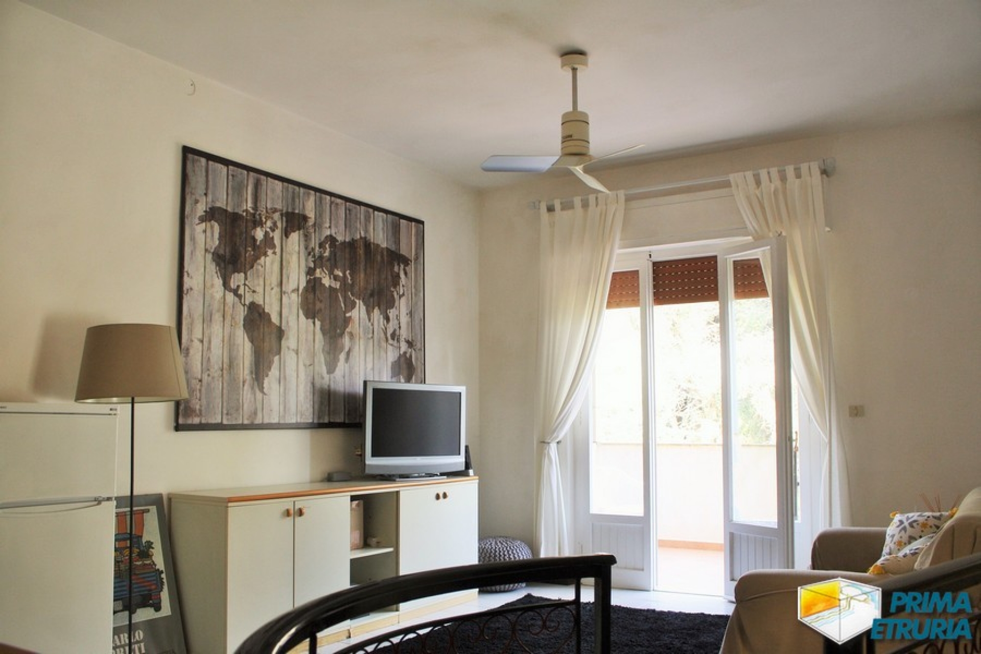 VENDESI APPARTAMENTO CON CORTE ESCLUSIVA - ZONA ROSMARINA -
