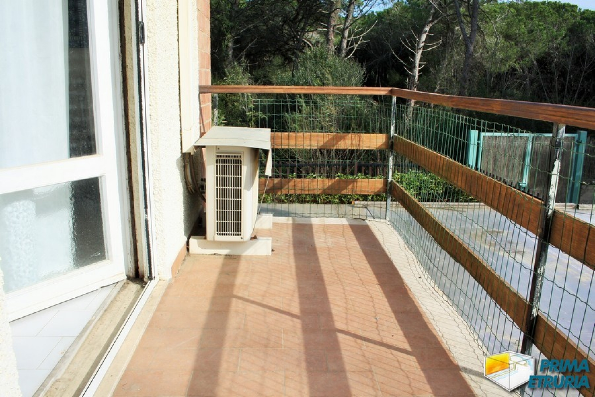 VENDESI APPARTAMENTO CON CORTE ESCLUSIVA - ZONA ROSMARINA -