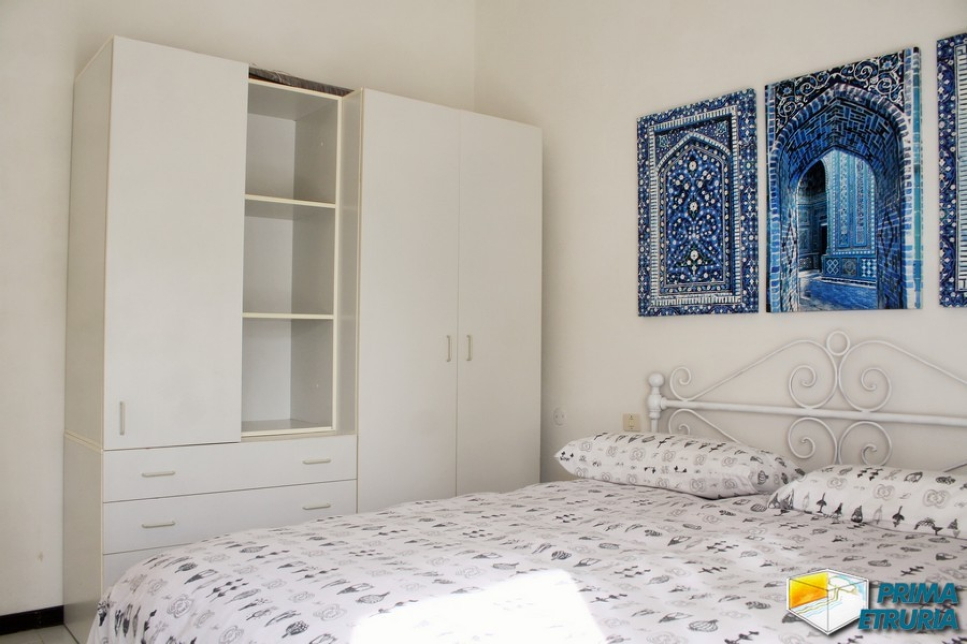 VENDESI APPARTAMENTO CON CORTE ESCLUSIVA - ZONA ROSMARINA -