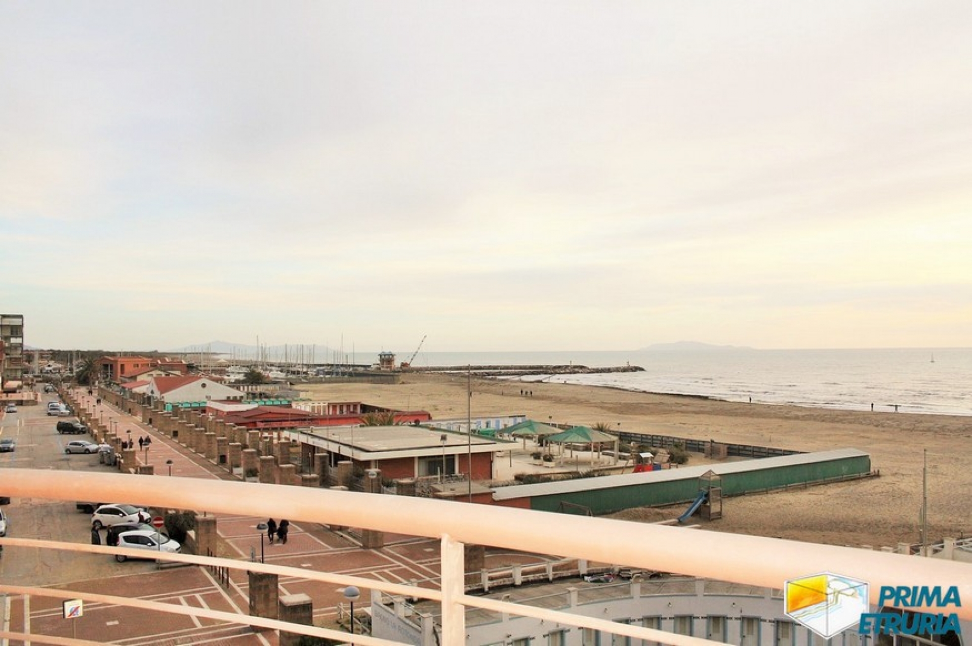 VENDESI TRILOCALE FRONTE MARE - ZONA CENTRALE -