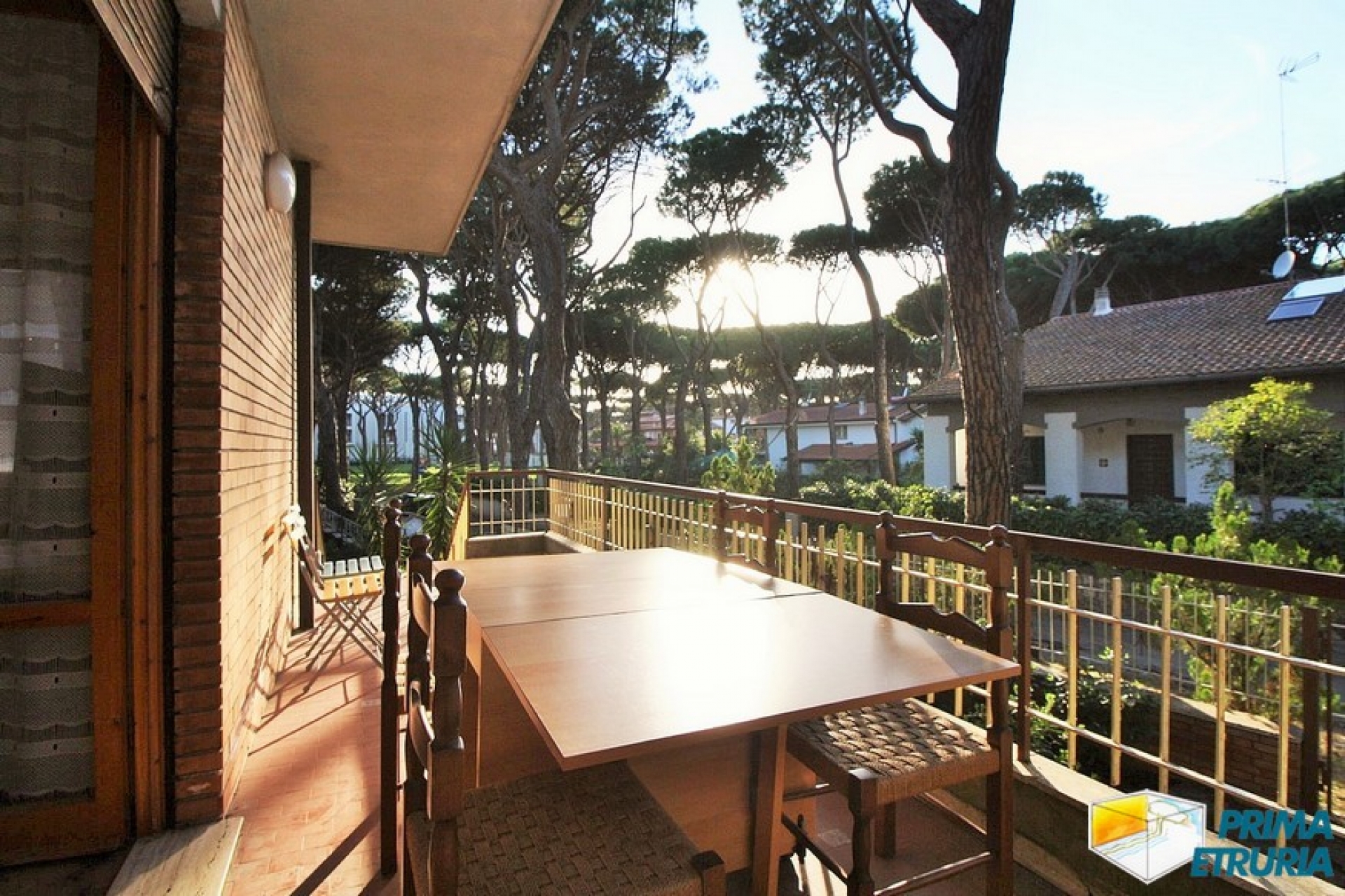 VENDESI VILLA IN BIFAMILIARE CON GIARDINO -ZONA ROSMARINA-